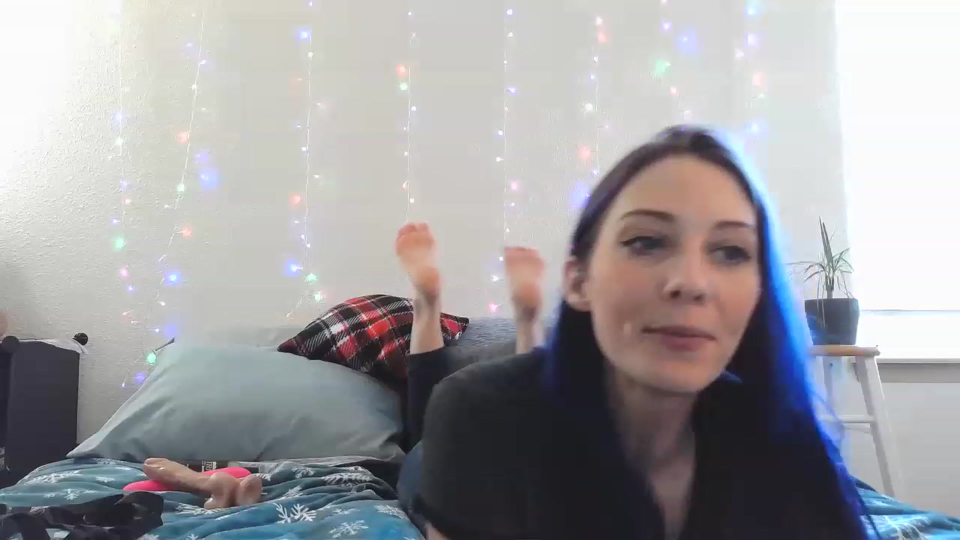 Gallery image thumbnail from Ashlynnelocks's myfreecams stream on, 12/15/2022, 24:39 image 2 of 20