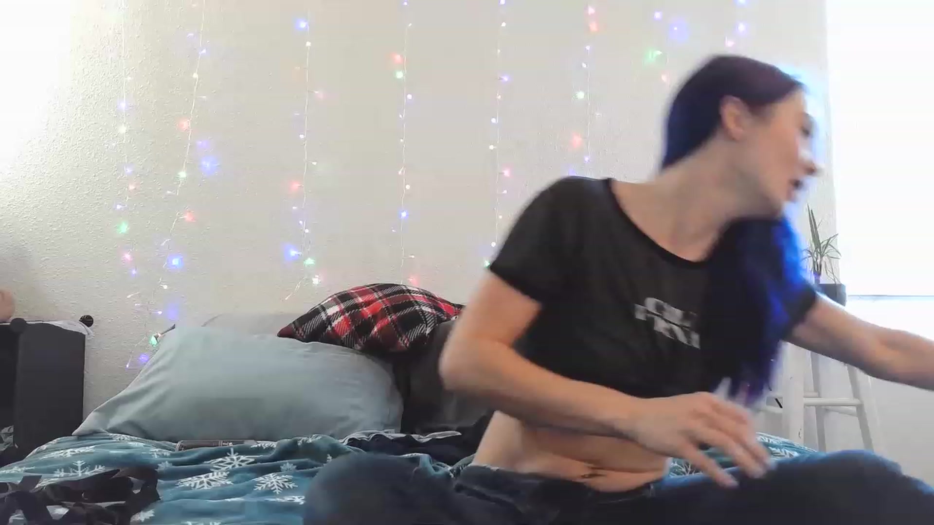 Gallery image thumbnail from Ashlynnelocks's myfreecams stream on, 12/15/2022, 24:39 image 4 of 20