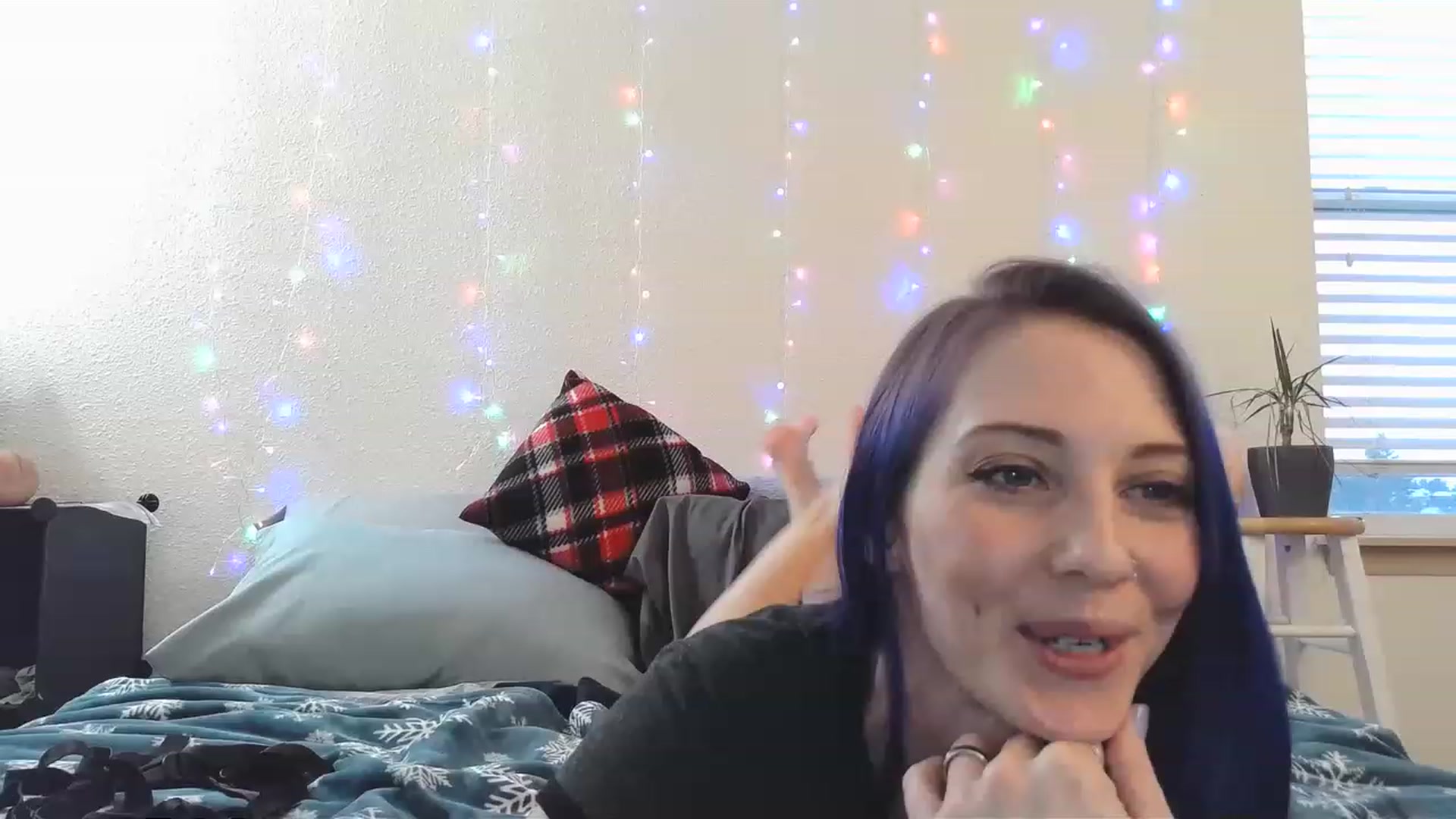 Gallery image thumbnail from Ashlynnelocks's myfreecams stream on, 12/15/2022, 24:39 image 20 of 20
