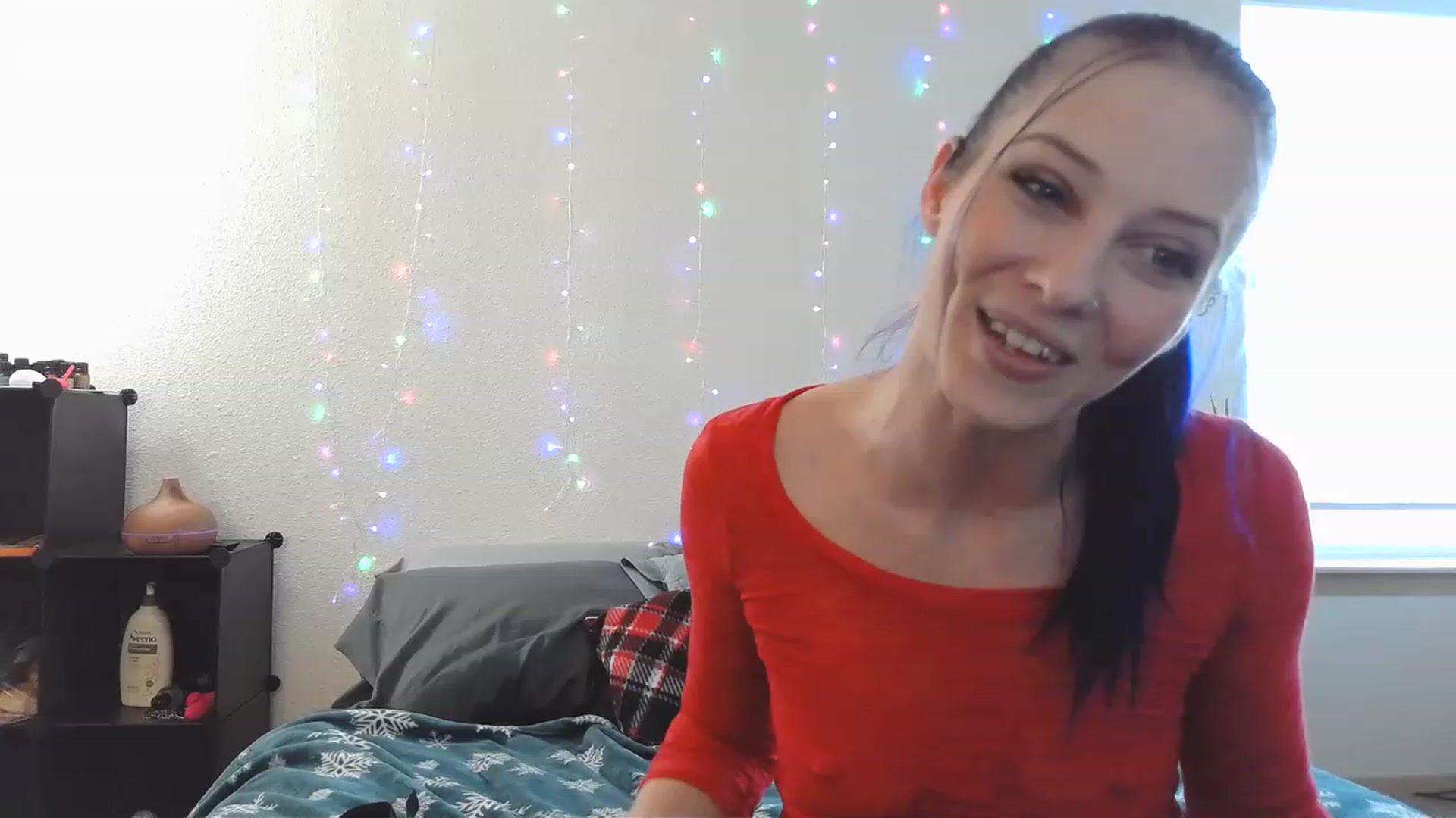 Gallery image thumbnail from Ashlynnelocks's myfreecams stream on, 12/16/2022, 01:23 image 6 of 20