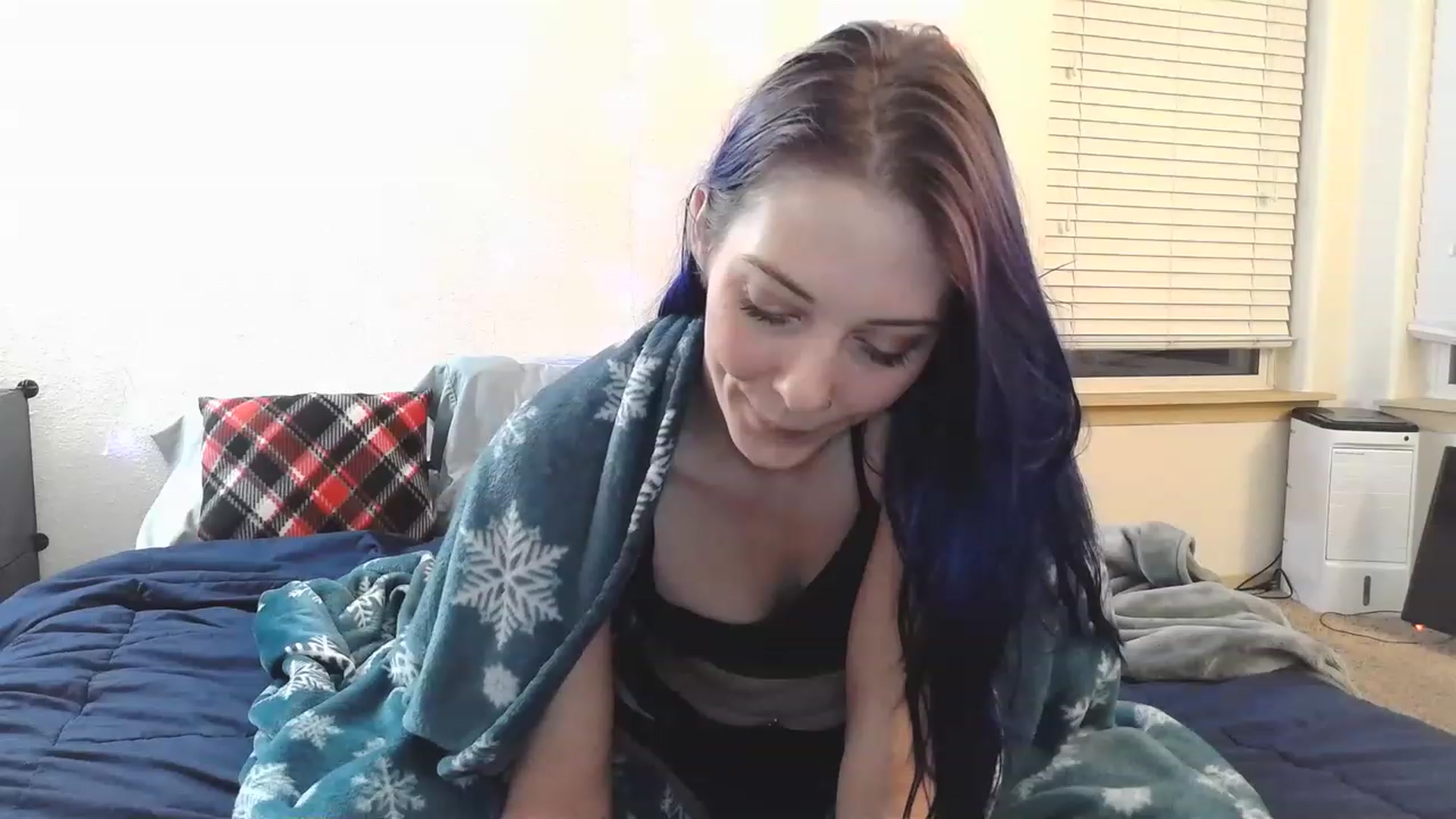 Gallery image thumbnail from Ashlynnelocks's myfreecams stream on, 12/16/2022, 15:12 image 7 of 20