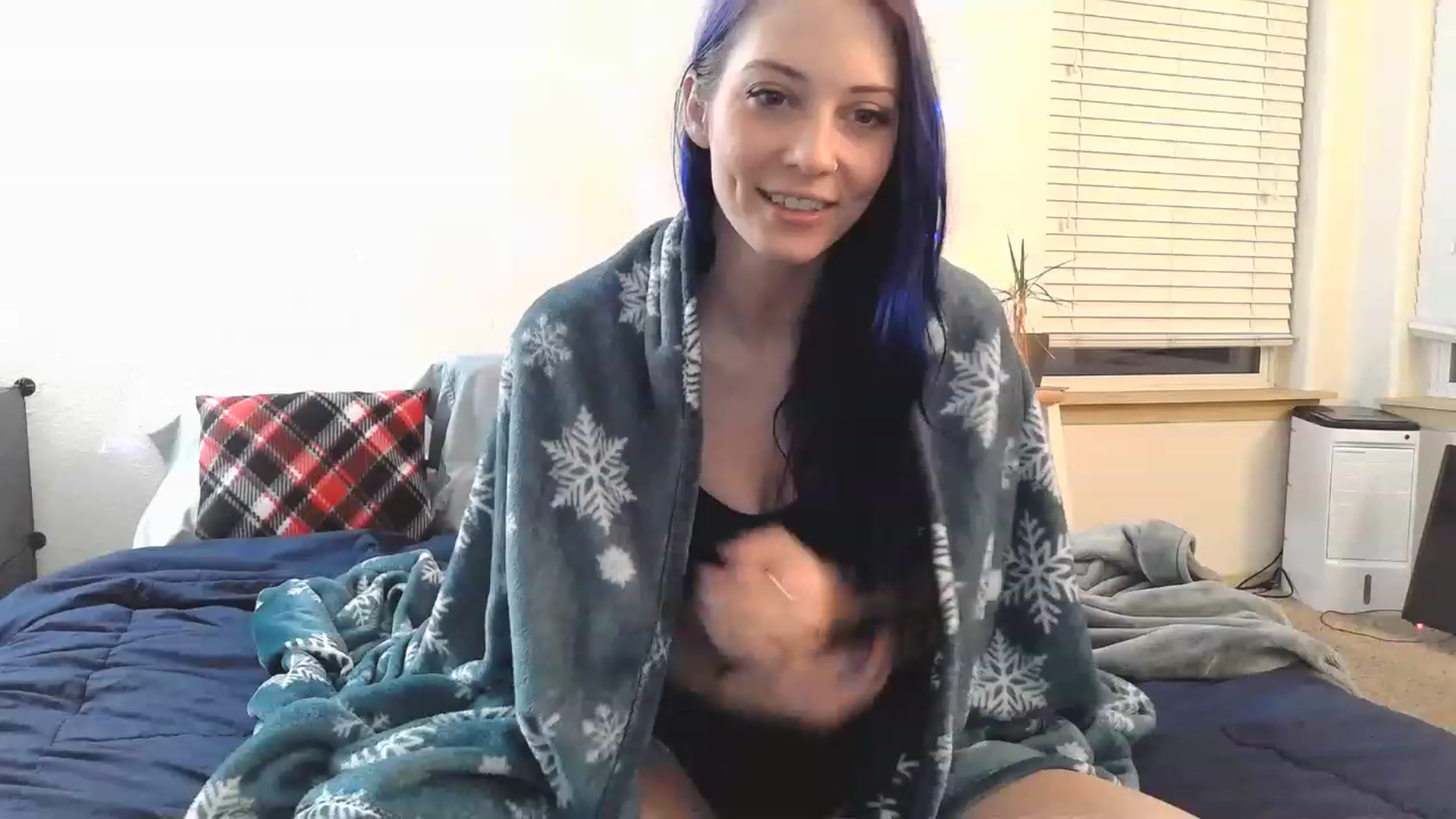 Gallery image thumbnail from Ashlynnelocks's myfreecams stream on, 12/16/2022, 15:12 image 6 of 20