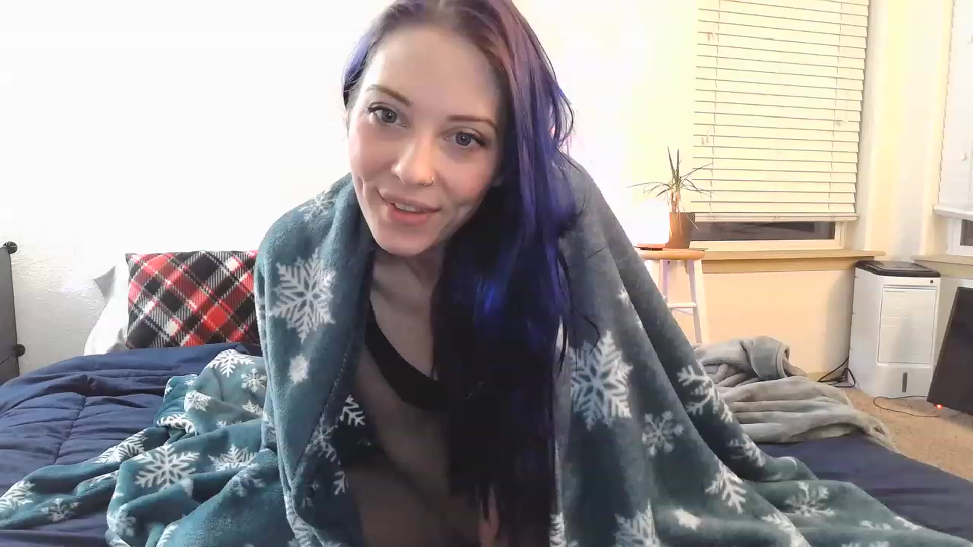 Gallery image thumbnail from Ashlynnelocks's myfreecams stream on, 12/16/2022, 15:12 image 3 of 20