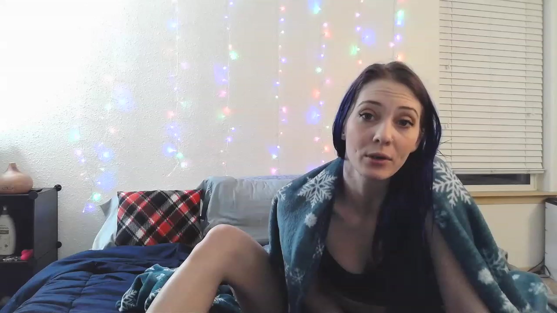 Gallery image thumbnail from Ashlynnelocks's myfreecams stream on, 12/16/2022, 15:12 image 14 of 20