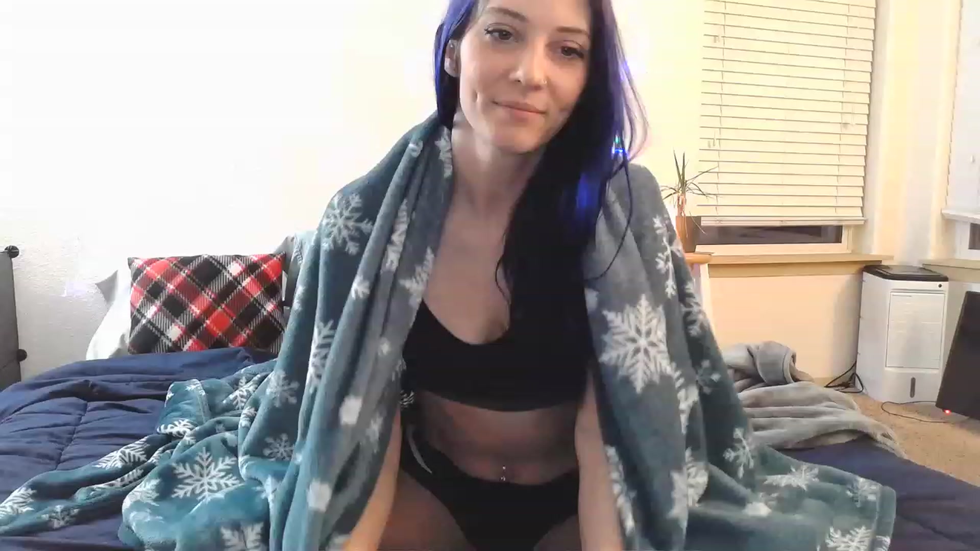 Gallery image thumbnail from Ashlynnelocks's myfreecams stream on, 12/16/2022, 15:12 image 4 of 20