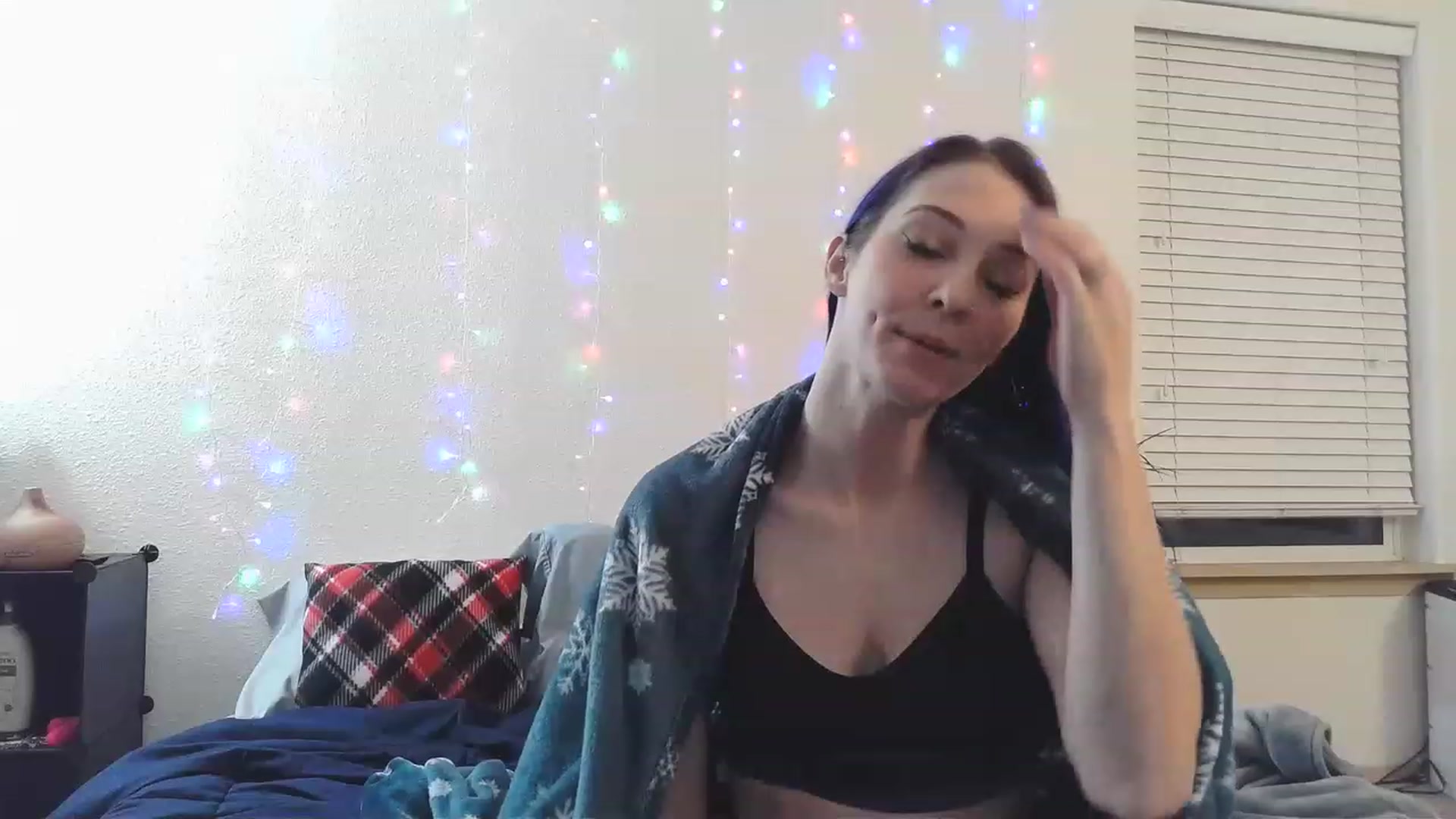 Gallery image thumbnail from Ashlynnelocks's myfreecams stream on, 12/16/2022, 15:12 image 12 of 20