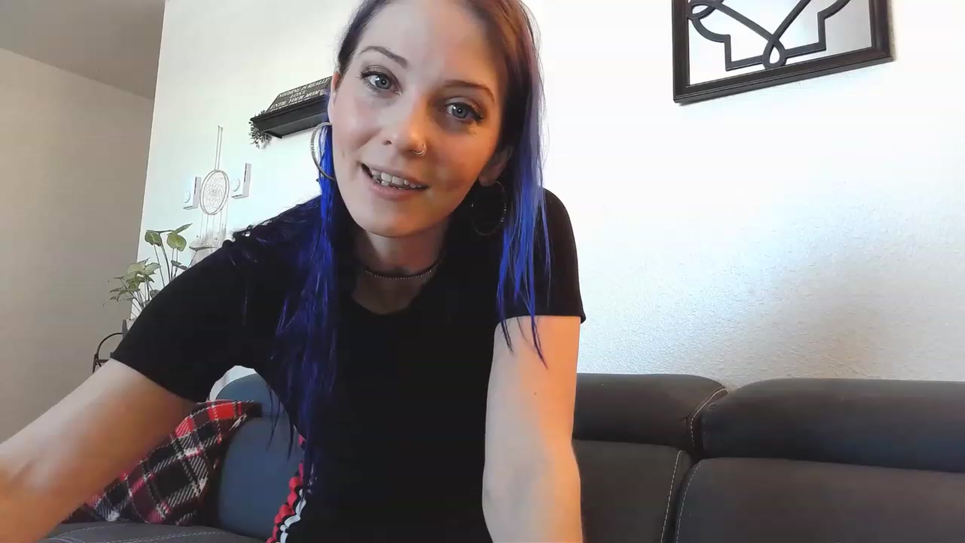 Gallery image thumbnail from Ashlynnelocks's myfreecams stream on, 12/16/2022, 20:40 image 13 of 20