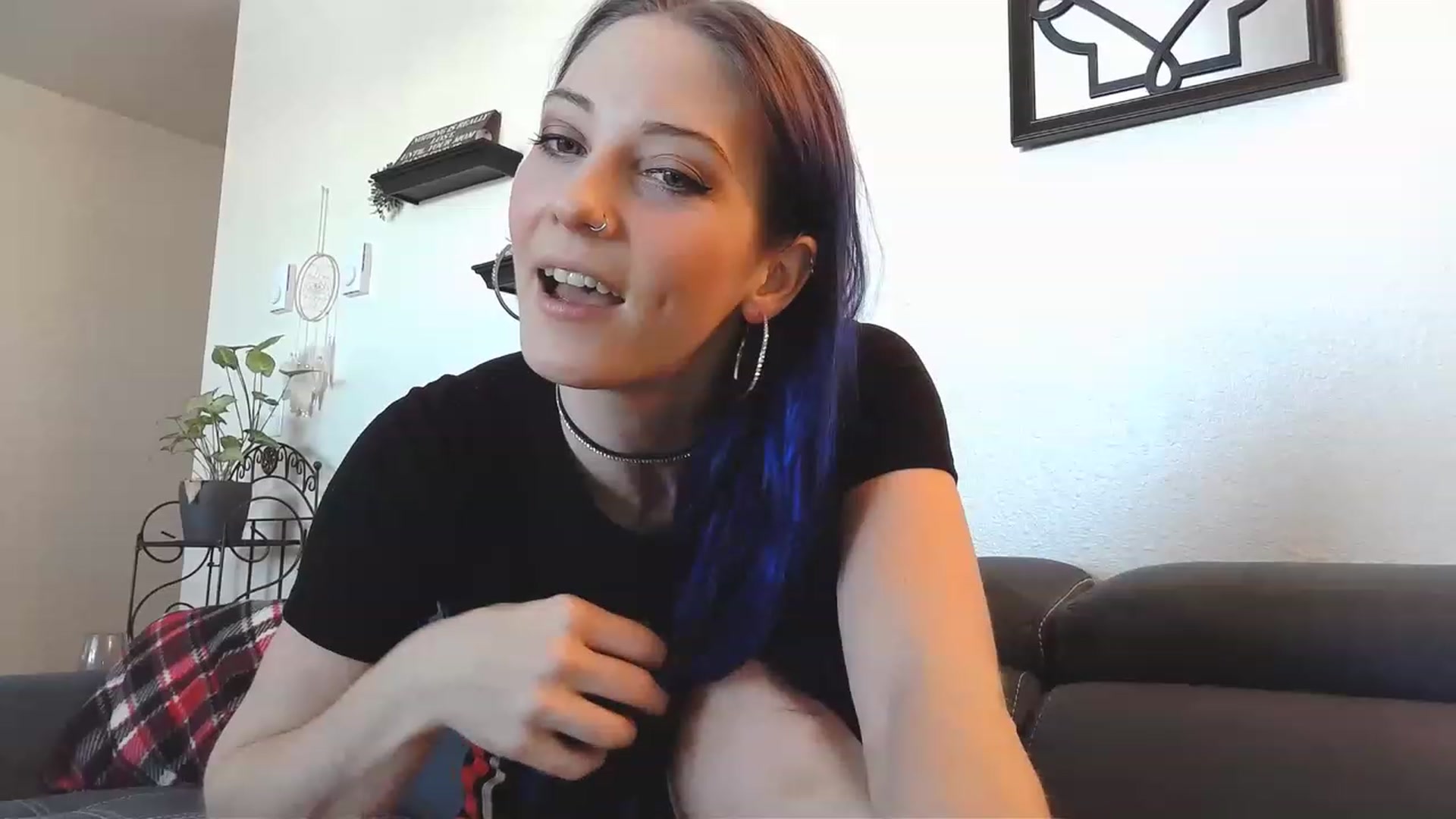 Gallery image thumbnail from Ashlynnelocks's myfreecams stream on, 12/16/2022, 20:40 image 10 of 20
