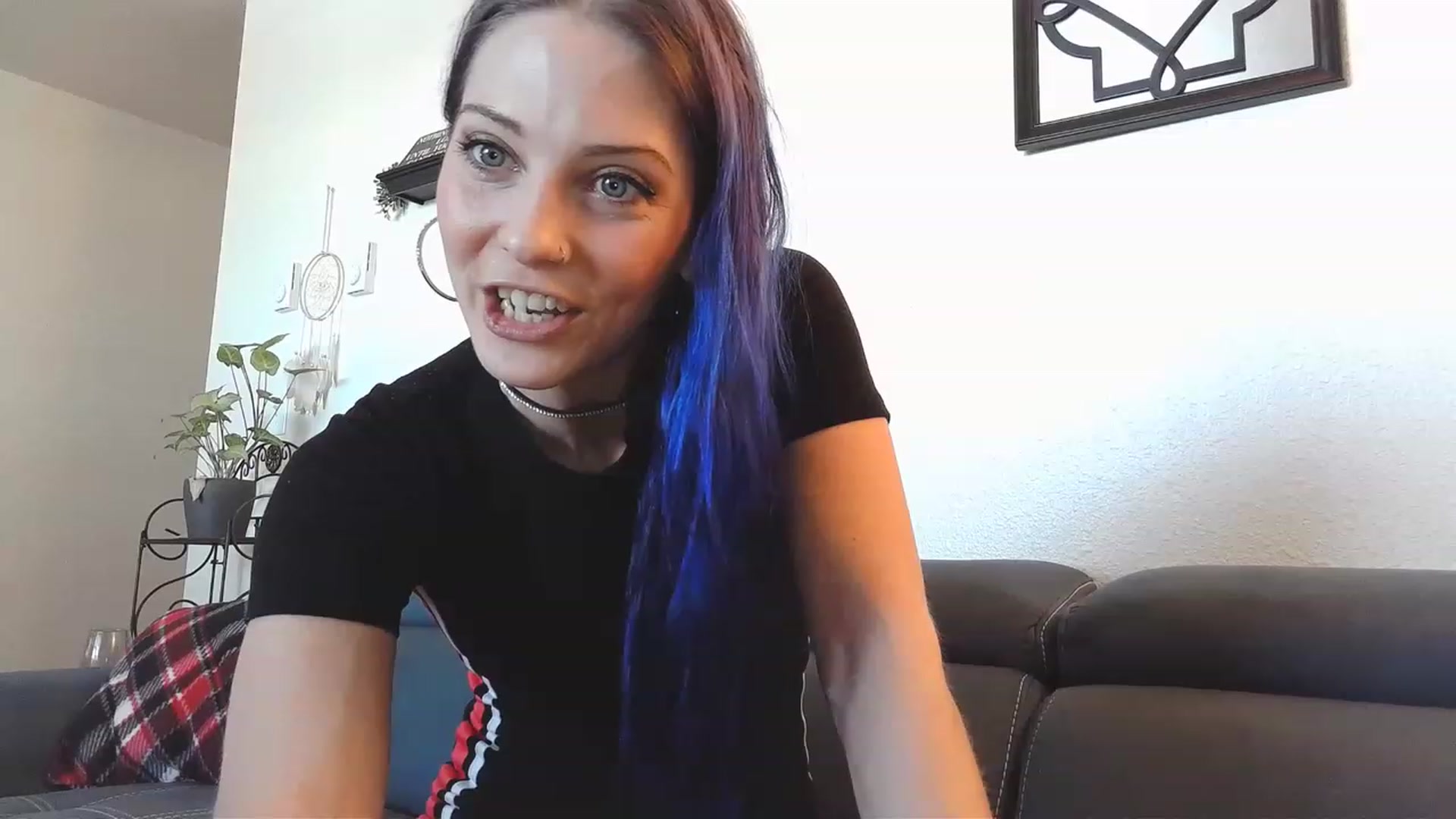 Gallery image thumbnail from Ashlynnelocks's myfreecams stream on, 12/16/2022, 20:40 image 15 of 20