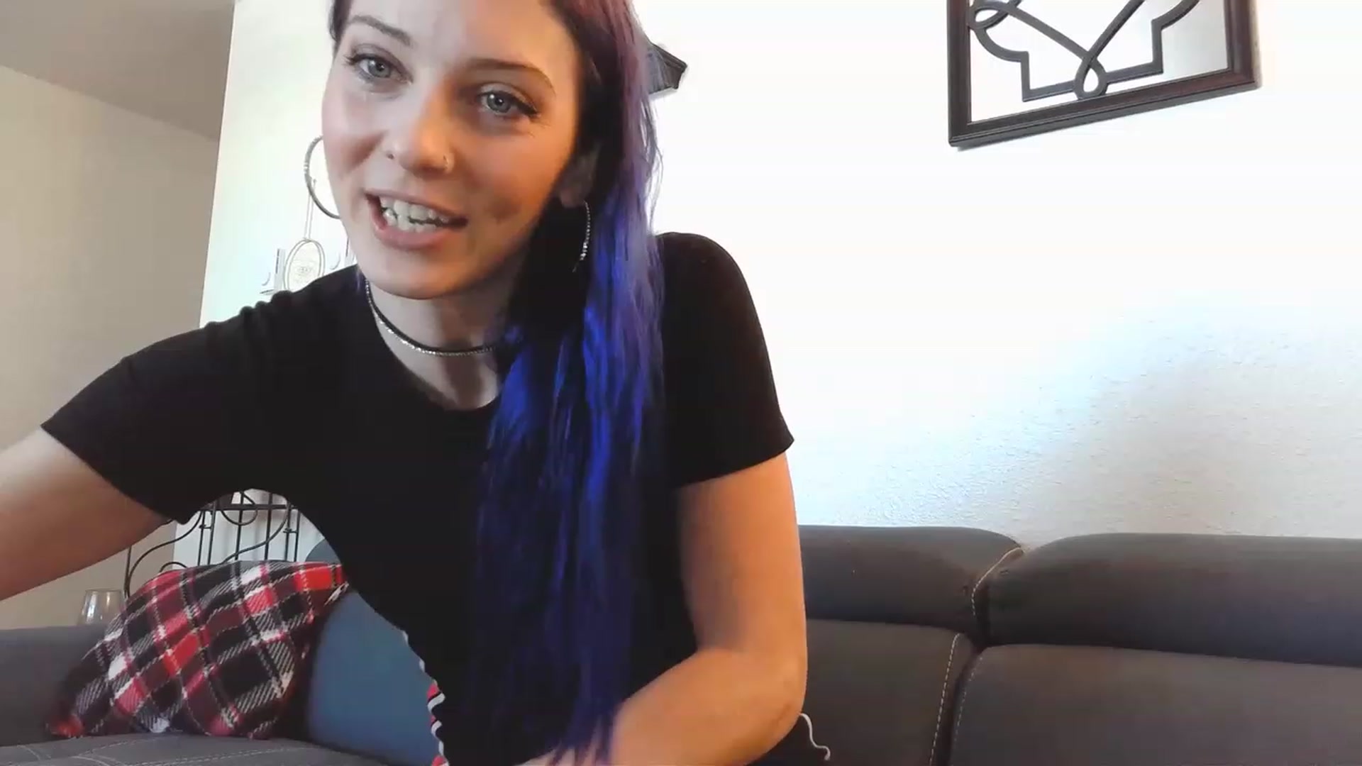 Gallery image thumbnail from Ashlynnelocks's myfreecams stream on, 12/16/2022, 20:40 image 2 of 20