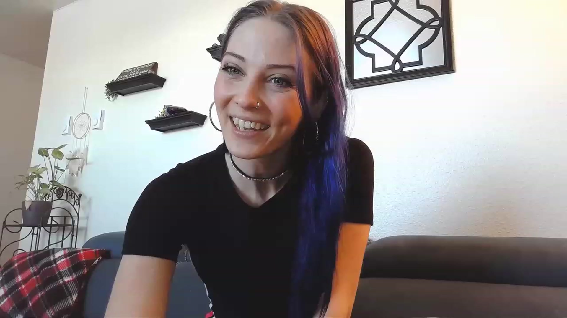 Gallery image thumbnail from Ashlynnelocks's myfreecams stream on, 12/16/2022, 20:40 image 18 of 20