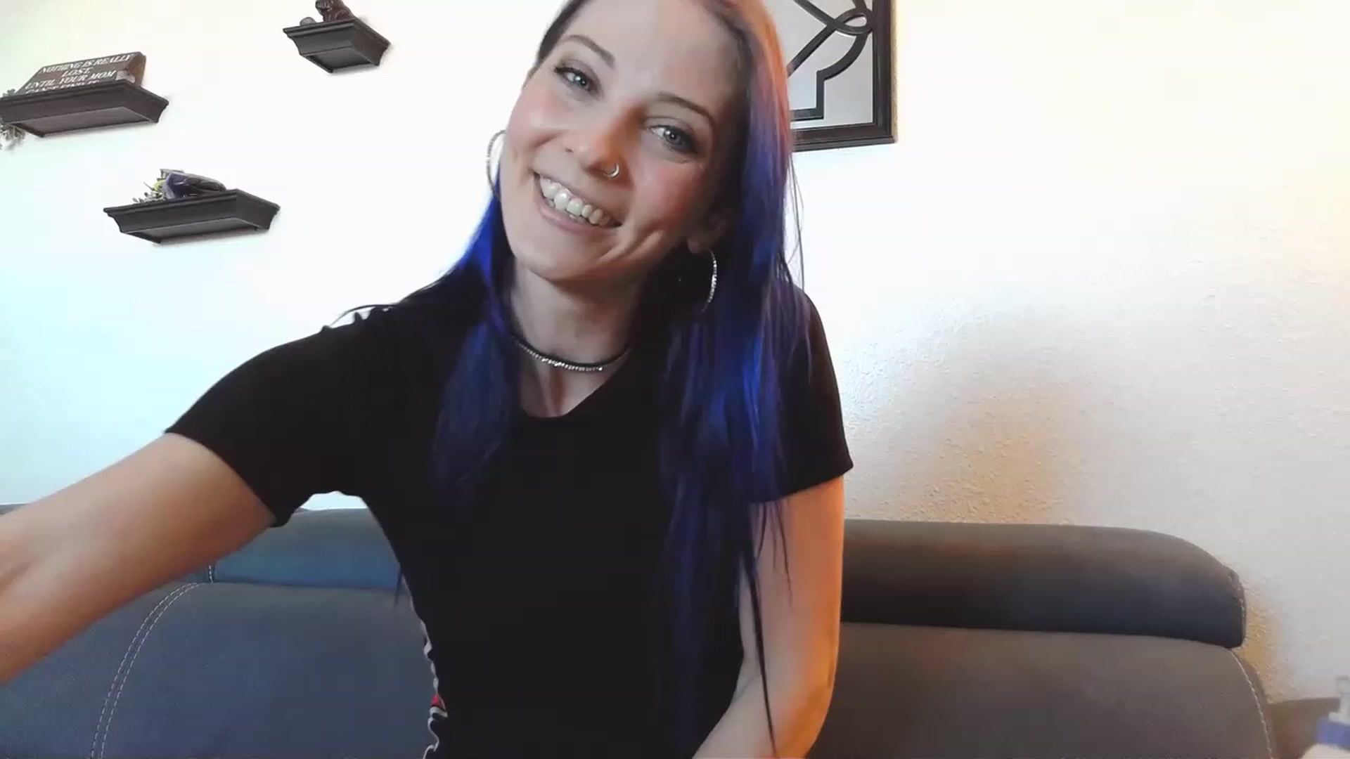 Gallery image thumbnail from Ashlynnelocks's myfreecams stream on, 12/16/2022, 21:54 image 6 of 20