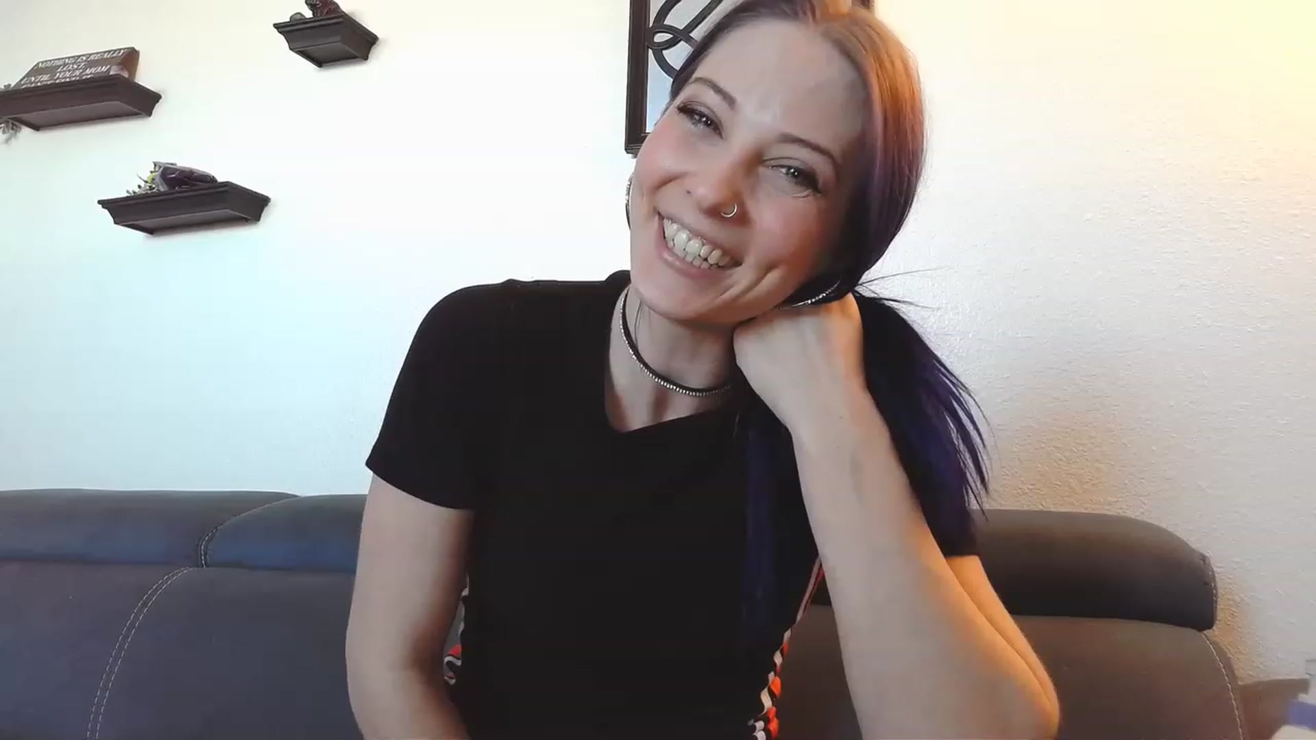 Gallery image thumbnail from Ashlynnelocks's myfreecams stream on, 12/16/2022, 21:54 image 2 of 20
