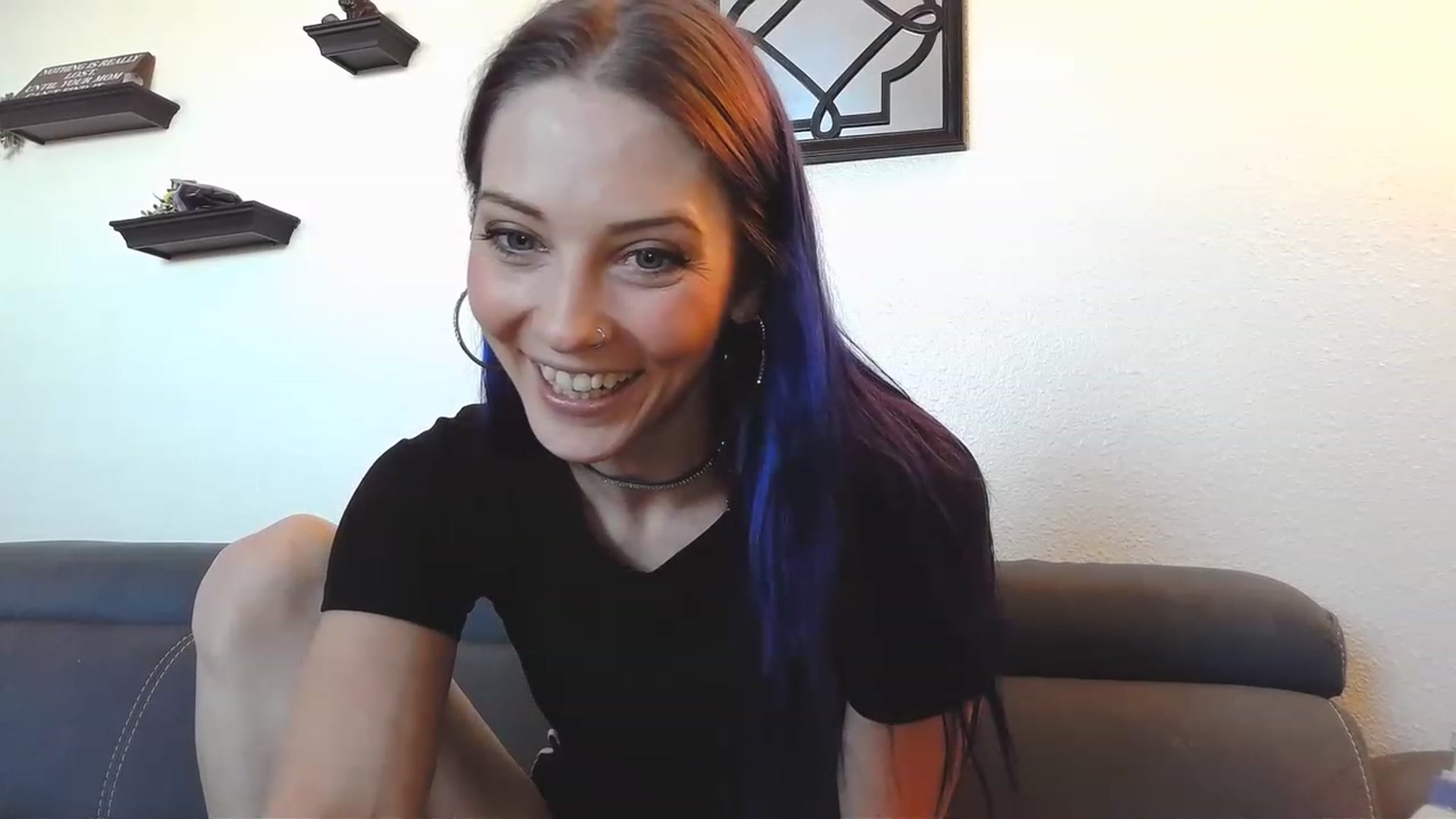 Gallery image thumbnail from Ashlynnelocks's myfreecams stream on, 12/16/2022, 21:54 image 19 of 20