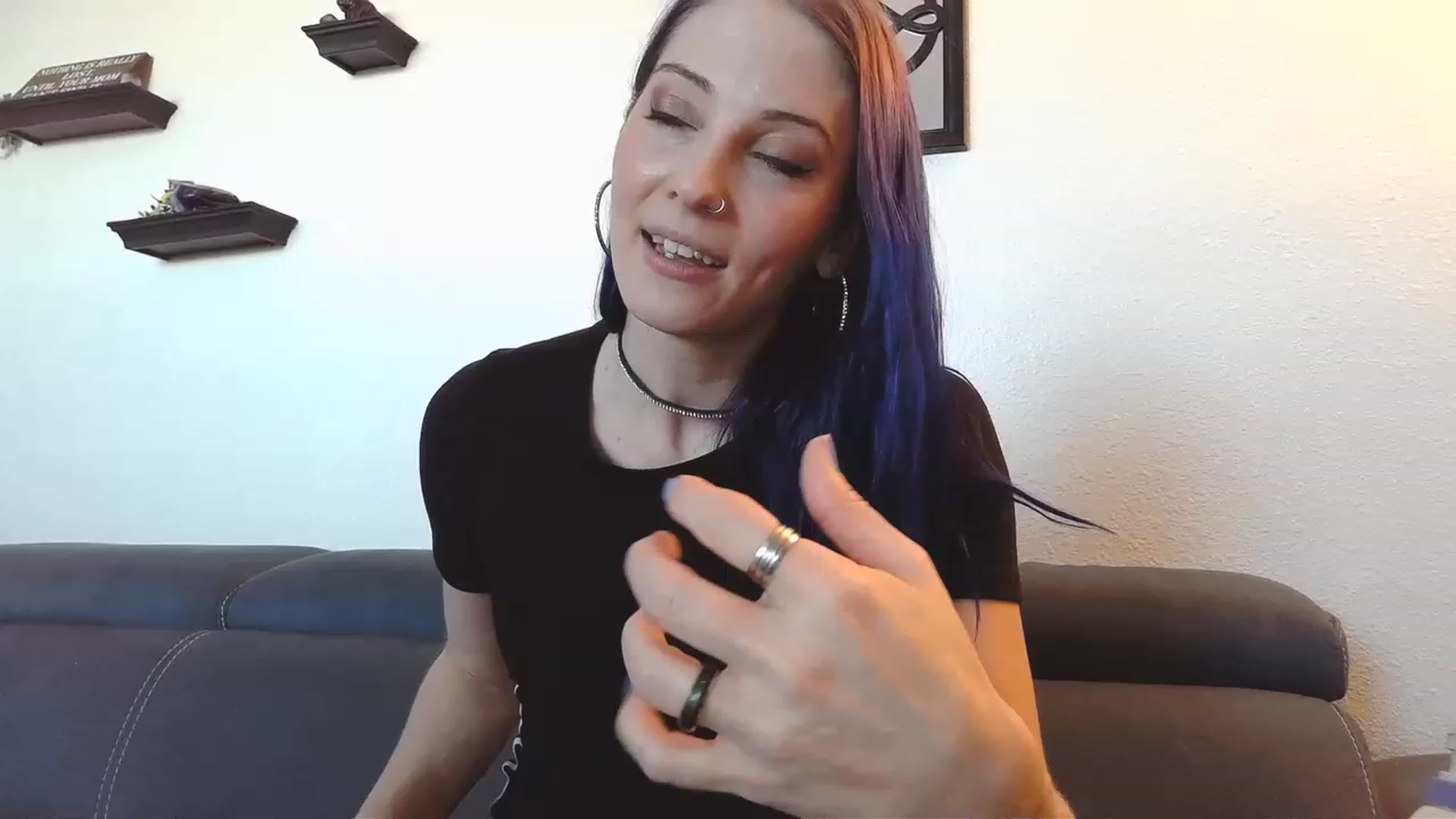 Gallery image thumbnail from Ashlynnelocks's myfreecams stream on, 12/16/2022, 21:54 image 15 of 20