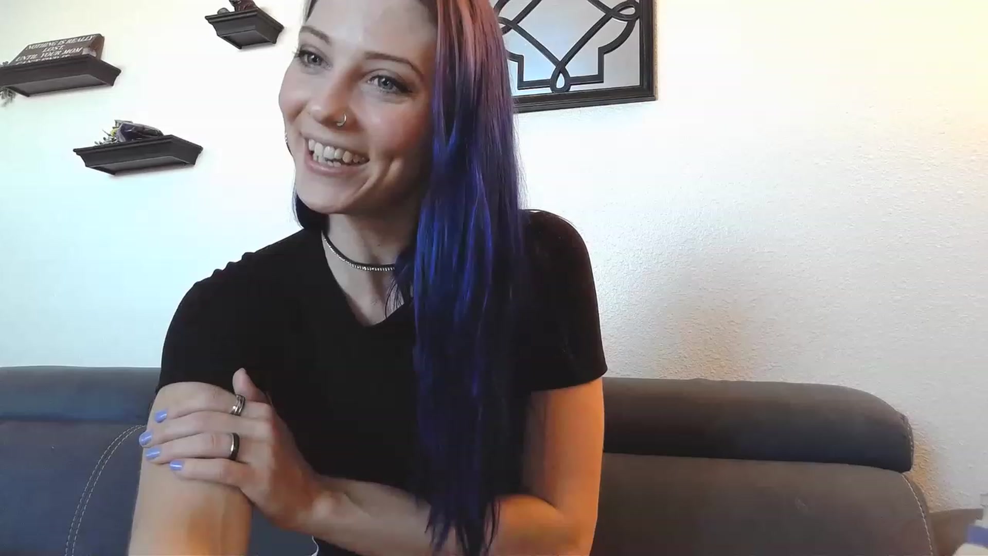 Gallery image thumbnail from Ashlynnelocks's myfreecams stream on, 12/16/2022, 21:54 image 17 of 20