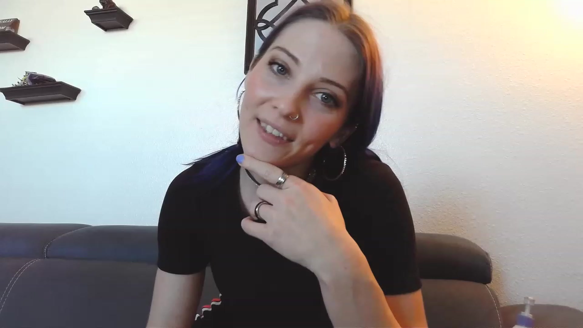 Gallery image thumbnail from Ashlynnelocks's myfreecams stream on, 12/16/2022, 22:28 image 17 of 20