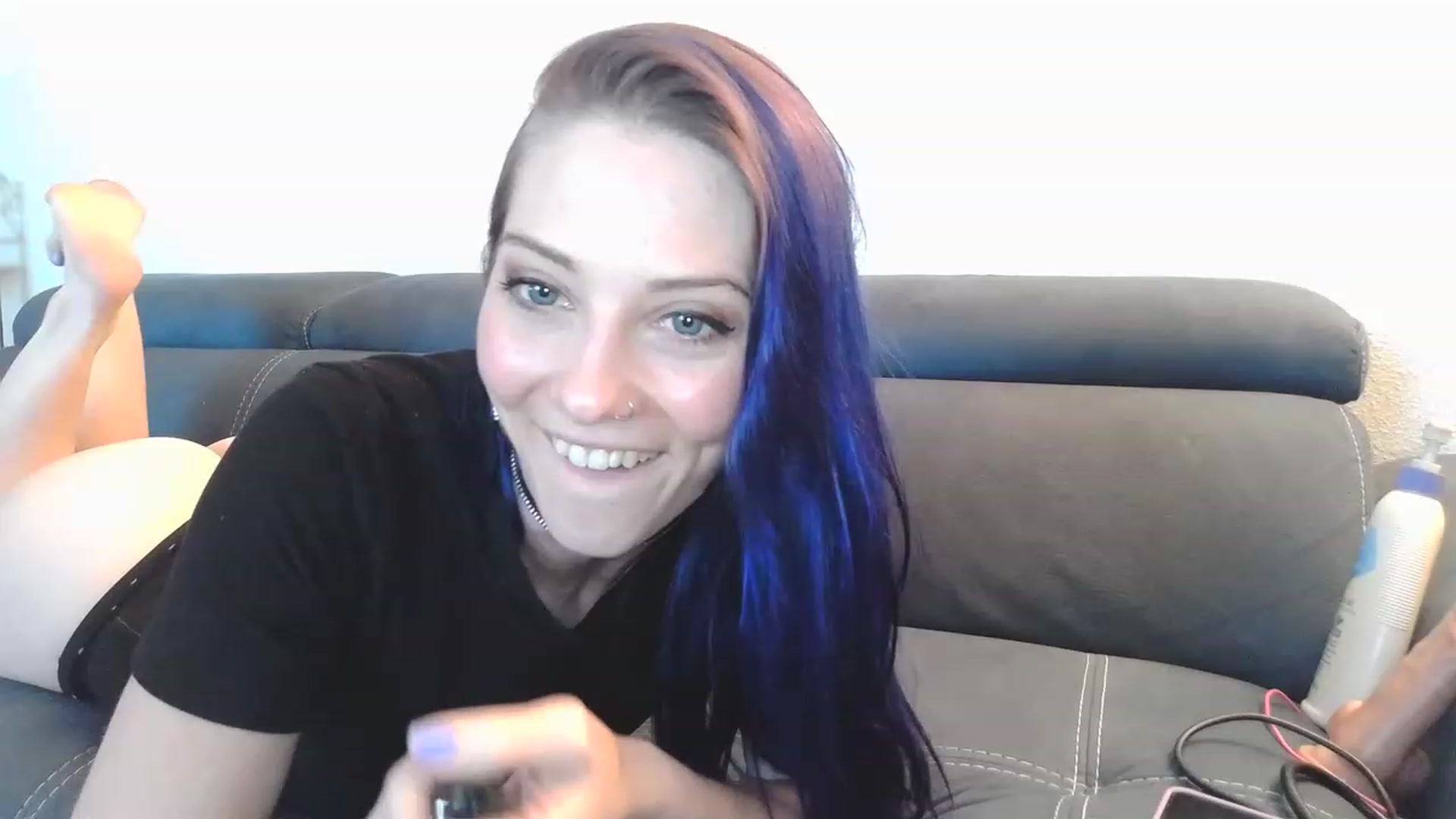 Gallery image thumbnail from Ashlynnelocks's myfreecams stream on, 12/17/2022, 24:08 image 19 of 20