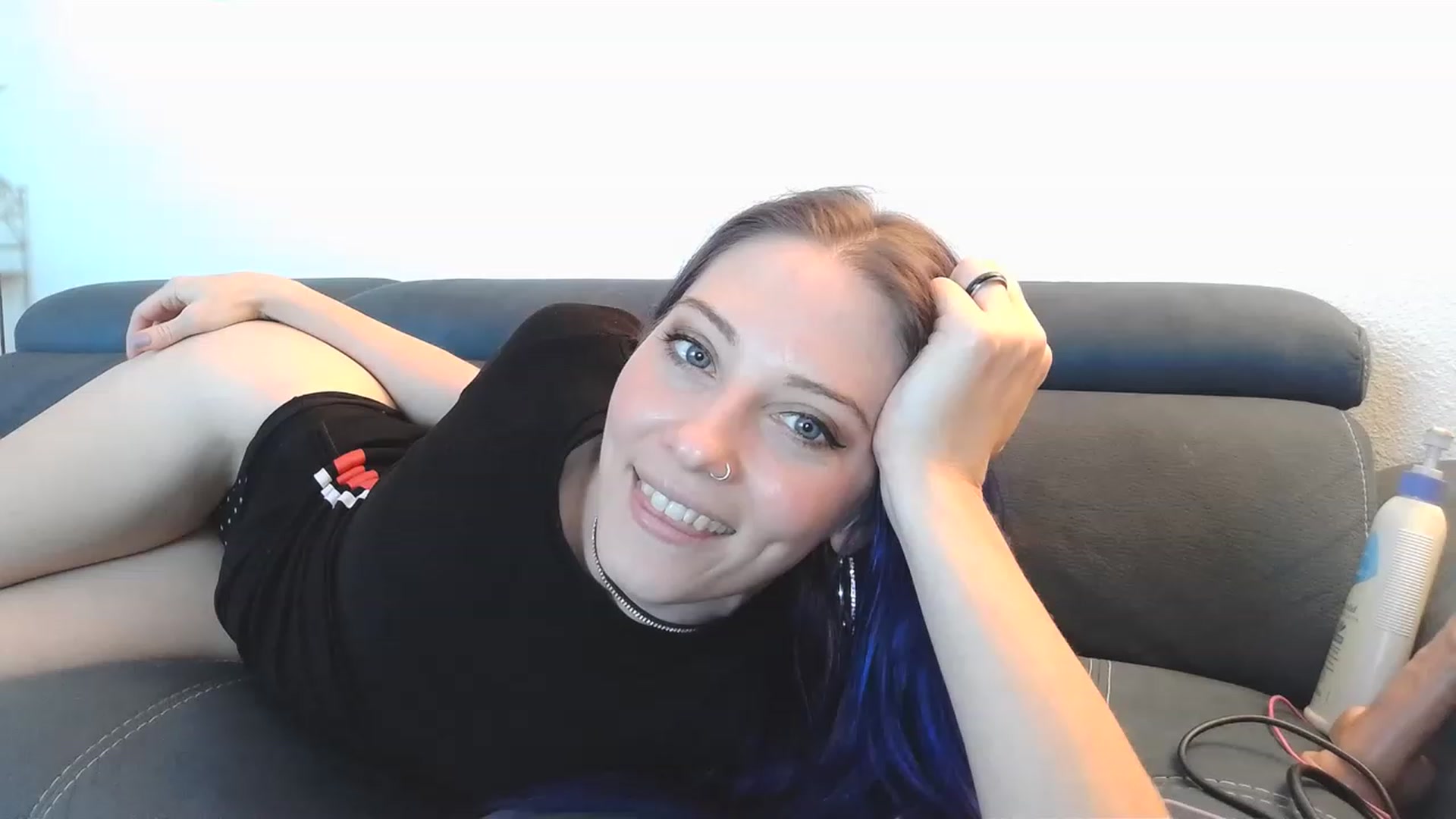 Gallery image thumbnail from Ashlynnelocks's myfreecams stream on, 12/17/2022, 24:08 image 13 of 20