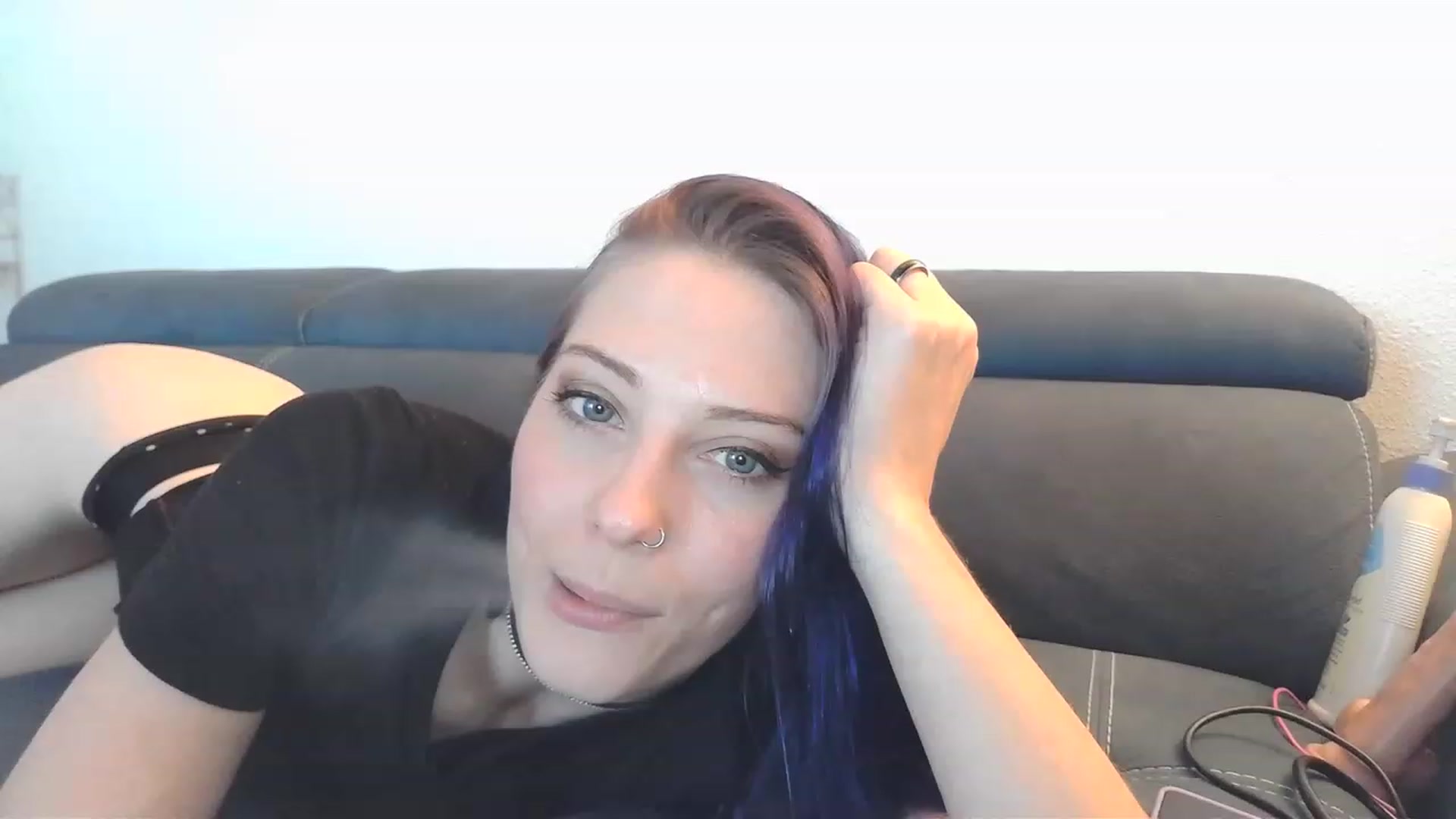 Gallery image thumbnail from Ashlynnelocks's myfreecams stream on, 12/17/2022, 24:08 image 17 of 20