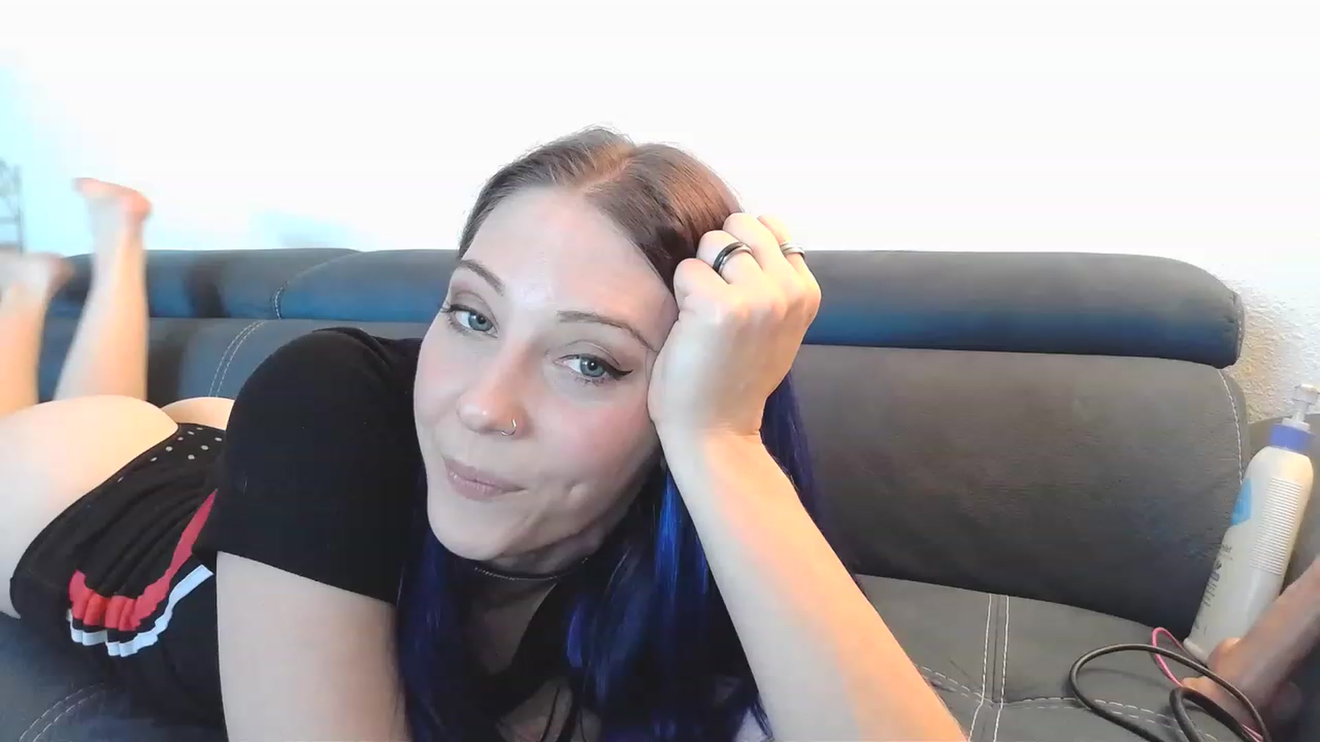 Gallery image thumbnail from Ashlynnelocks's myfreecams stream on, 12/17/2022, 24:08 image 9 of 20