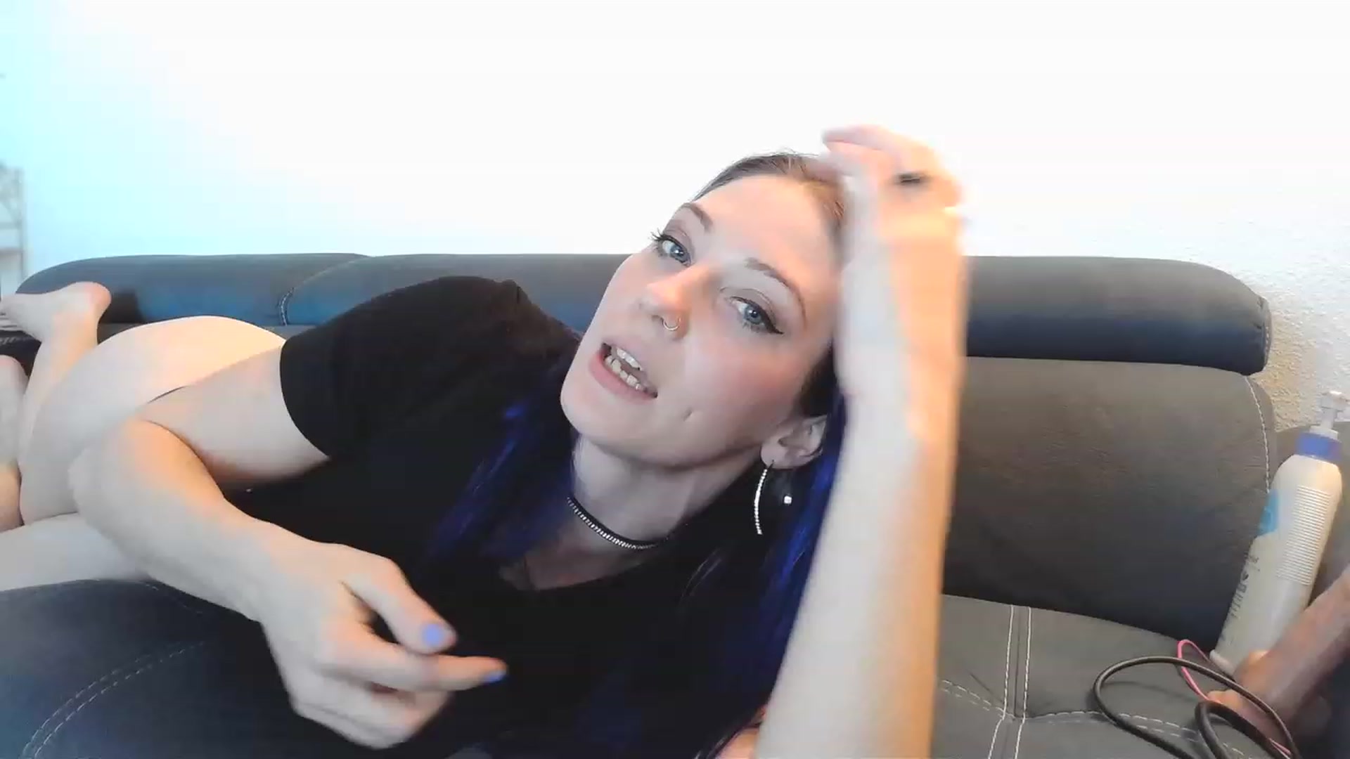 Gallery image thumbnail from Ashlynnelocks's myfreecams stream on, 12/17/2022, 24:08 image 10 of 20