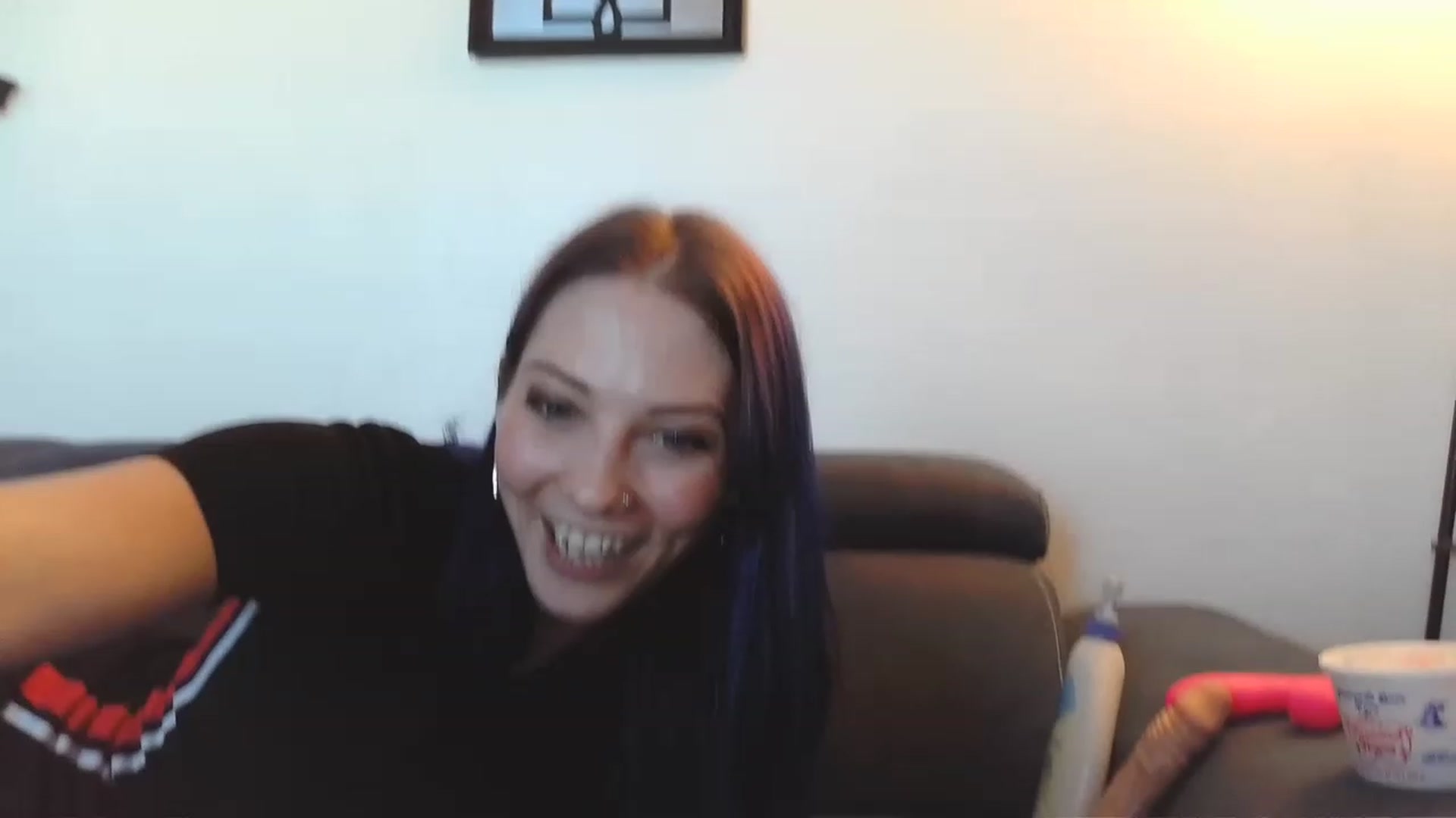 Gallery image thumbnail from Ashlynnelocks's myfreecams stream on, 12/17/2022, 24:08 image 6 of 20
