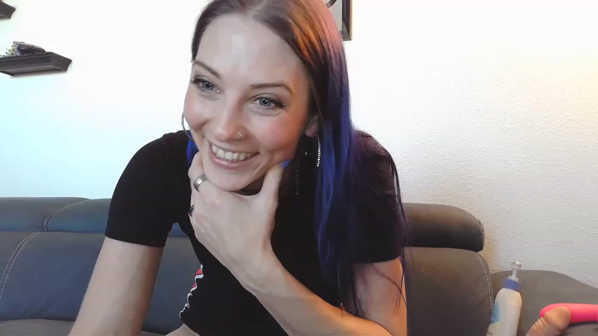 Gallery image thumbnail from Ashlynnelocks's myfreecams stream on, 12/17/2022, 24:08 image 1 of 20
