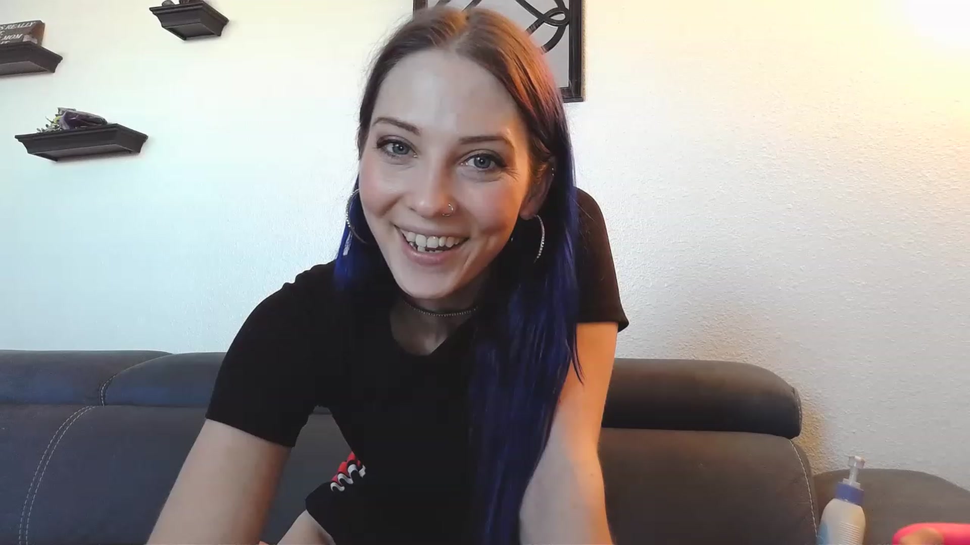 Gallery image thumbnail from Ashlynnelocks's myfreecams stream on, 12/17/2022, 24:08 image 5 of 20