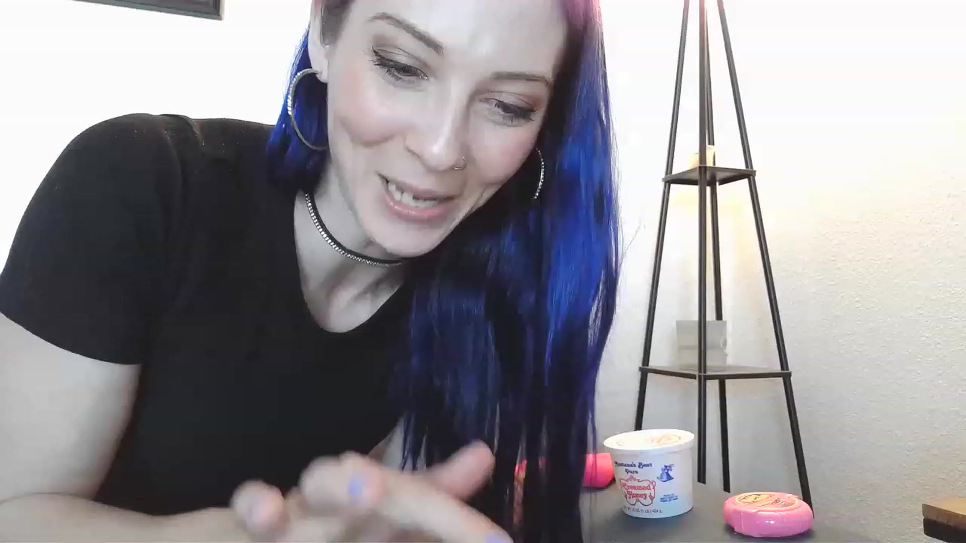Gallery image thumbnail from Ashlynnelocks's myfreecams stream on, 12/17/2022, 24:08 image 4 of 20