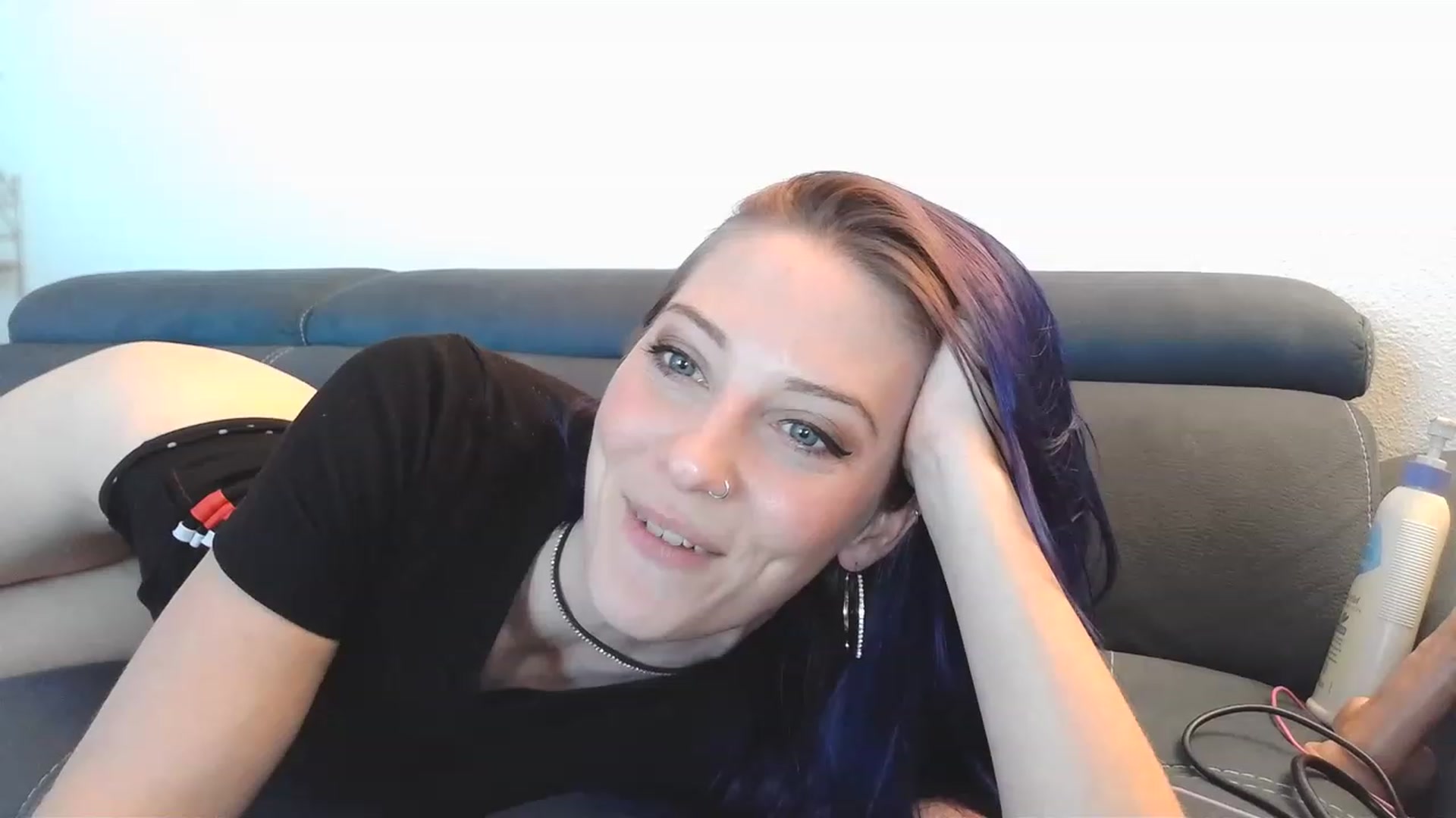 Gallery image thumbnail from Ashlynnelocks's myfreecams stream on, 12/17/2022, 24:08 image 16 of 20