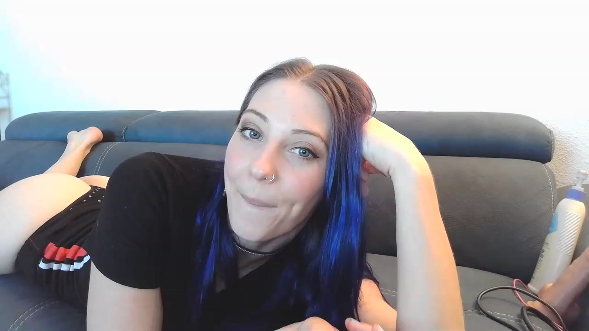 Gallery image thumbnail from Ashlynnelocks's myfreecams stream on, 12/17/2022, 24:08 image 11 of 20