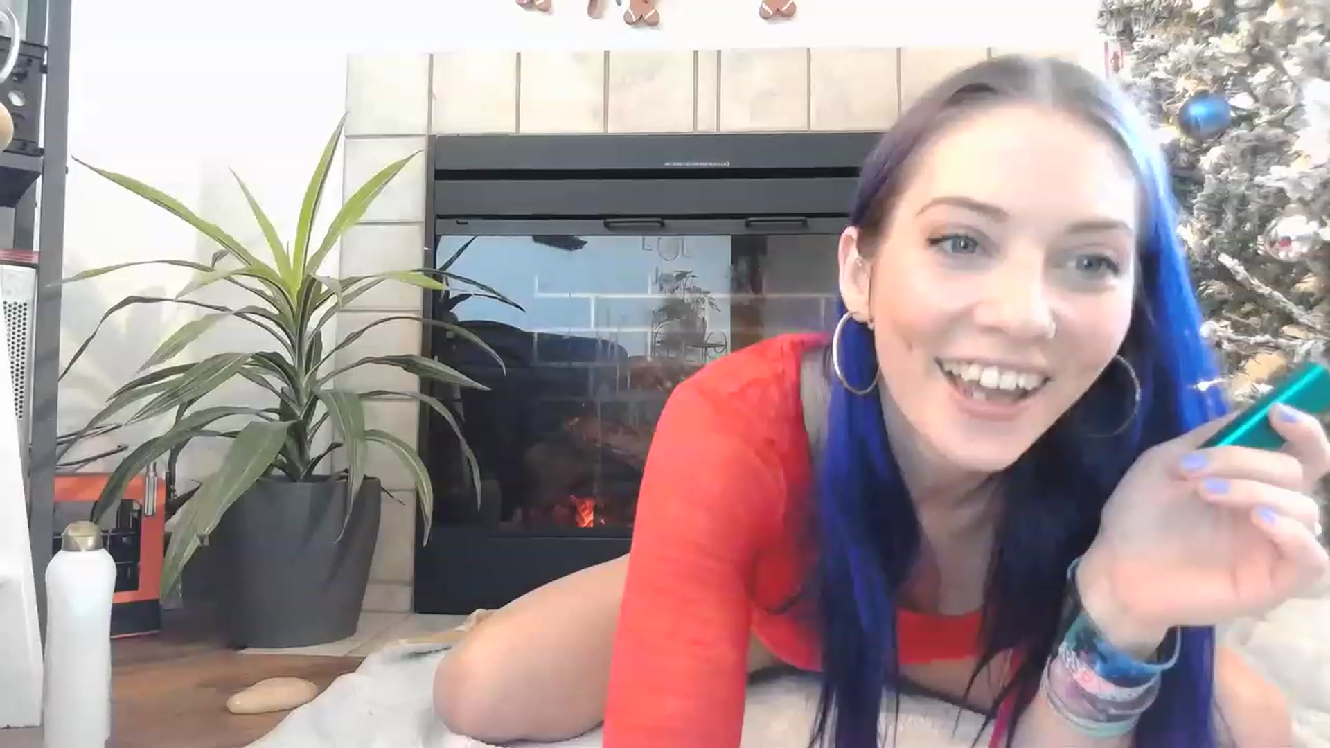 Gallery image thumbnail from Ashlynnelocks's myfreecams stream on, 12/18/2022, 22:33 image 10 of 20