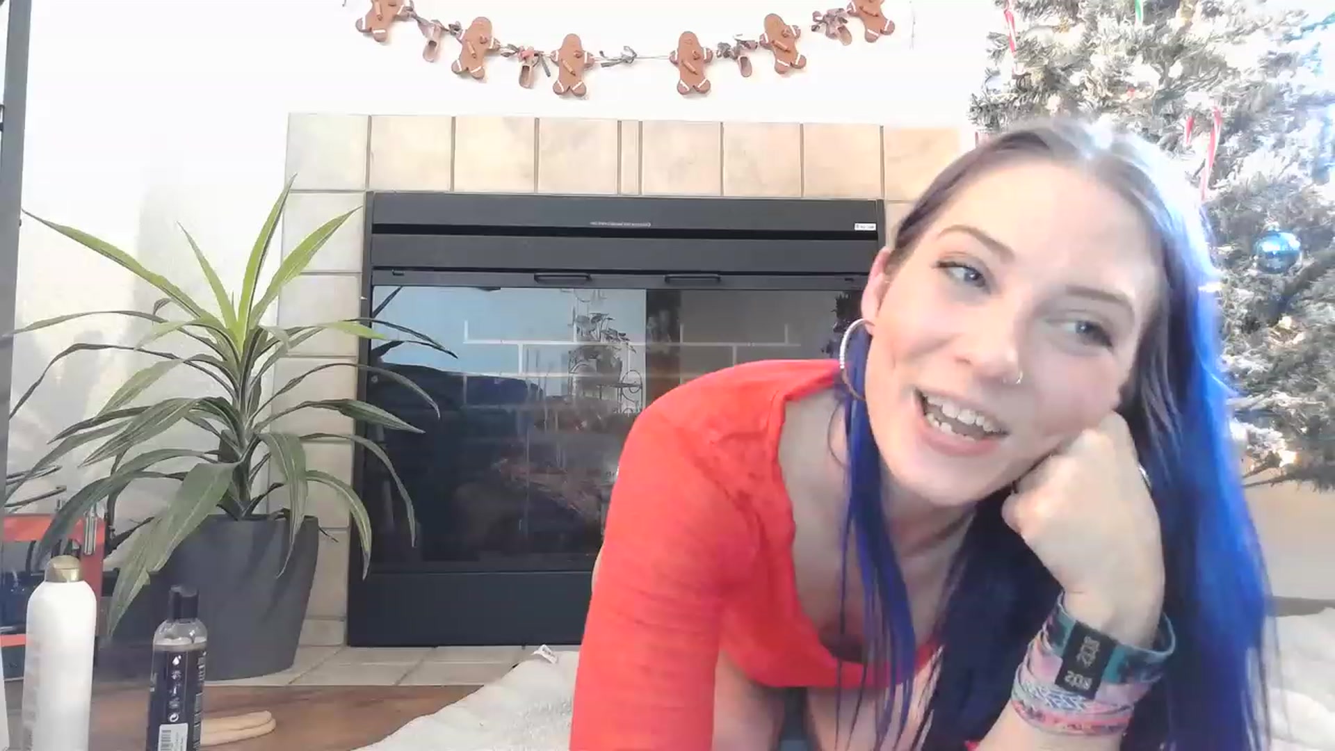 Gallery image thumbnail from Ashlynnelocks's myfreecams stream on, 12/18/2022, 22:33 image 18 of 20