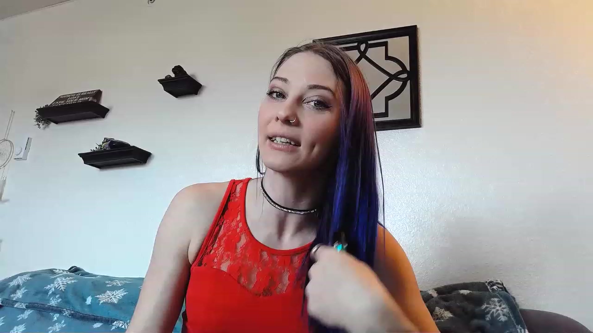 Gallery image thumbnail from Ashlynnelocks's myfreecams stream on, 12/25/2022, 18:29 image 3 of 20