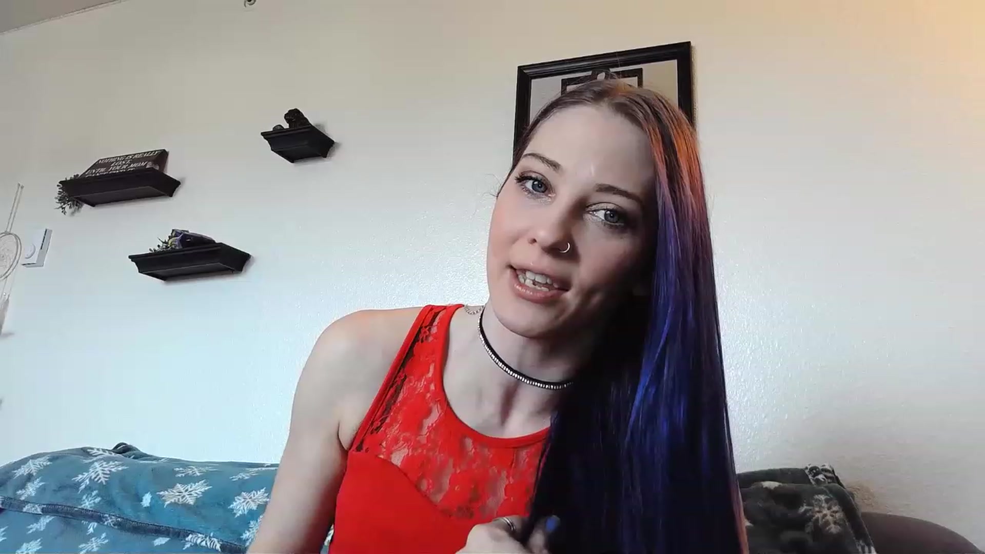 Gallery image thumbnail from Ashlynnelocks's myfreecams stream on, 12/25/2022, 18:29 image 14 of 20