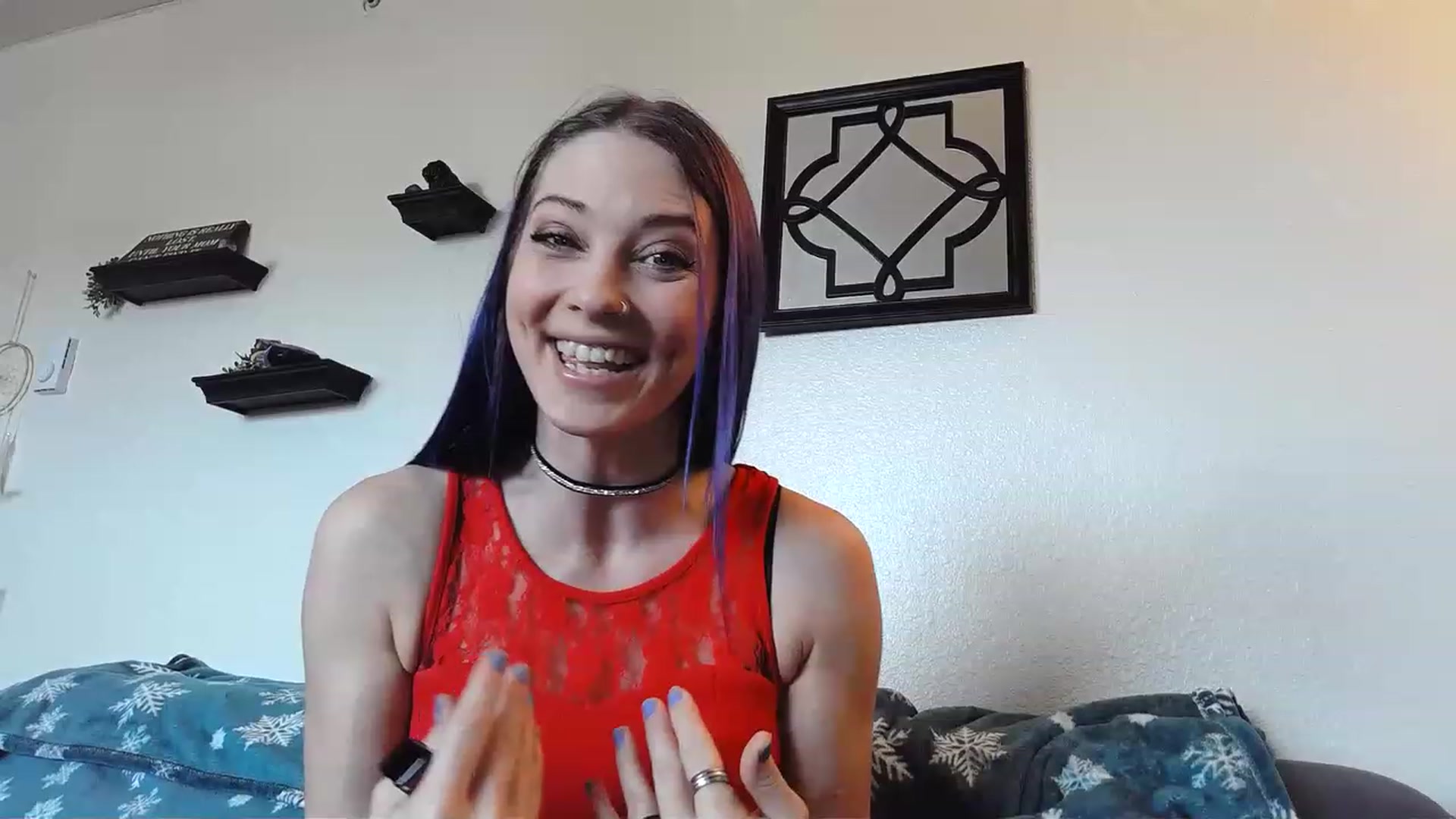 Gallery image thumbnail from Ashlynnelocks's myfreecams stream on, 12/25/2022, 18:29 image 4 of 20