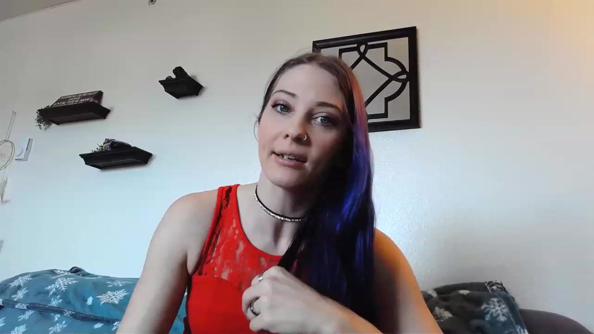 Gallery image thumbnail from Ashlynnelocks's myfreecams stream on, 12/25/2022, 18:29 image 7 of 20