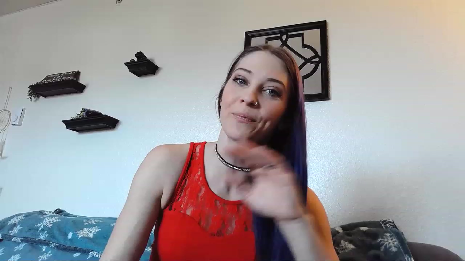 Gallery image thumbnail from Ashlynnelocks's myfreecams stream on, 12/25/2022, 18:29 image 5 of 20
