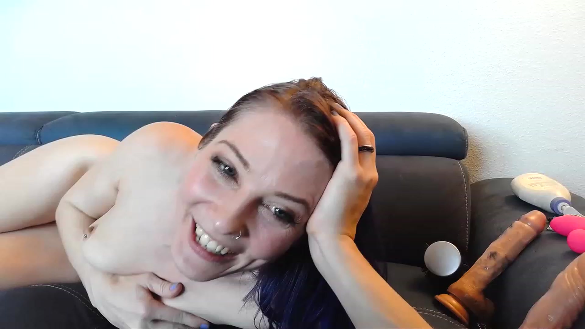 Gallery image thumbnail from Ashlynnelocks's myfreecams stream on, 12/26/2022, 24:08 image 12 of 20