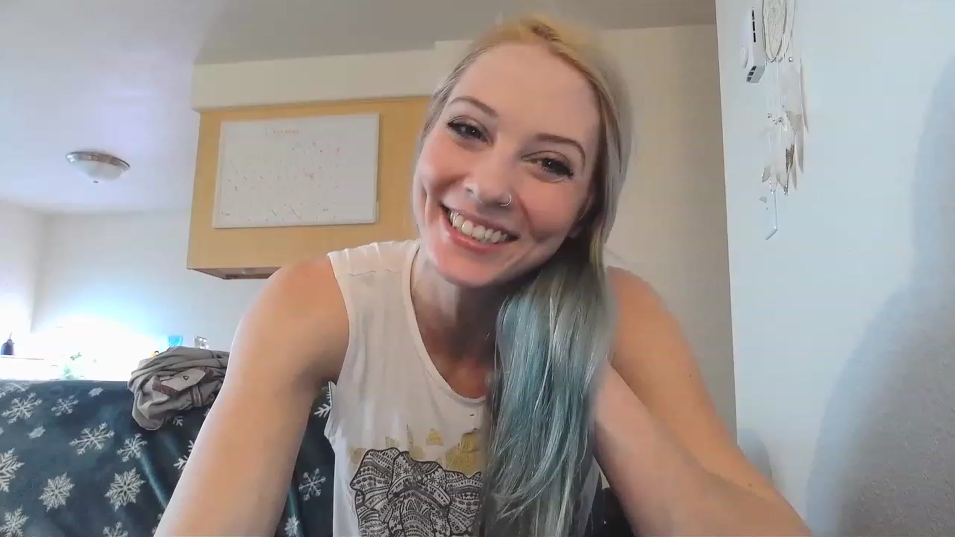 Gallery image thumbnail from Ashlynnelocks's myfreecams stream on, 01/04/2023, 20:55 image 12 of 20
