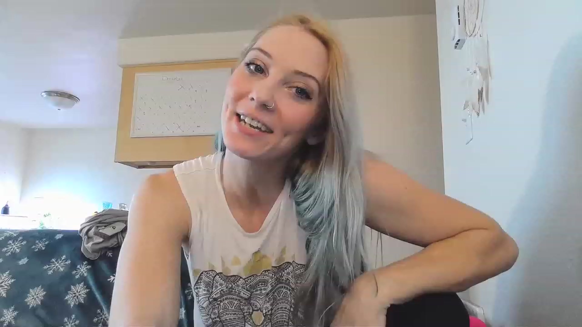 Gallery image thumbnail from Ashlynnelocks's myfreecams stream on, 01/04/2023, 20:55 image 11 of 20