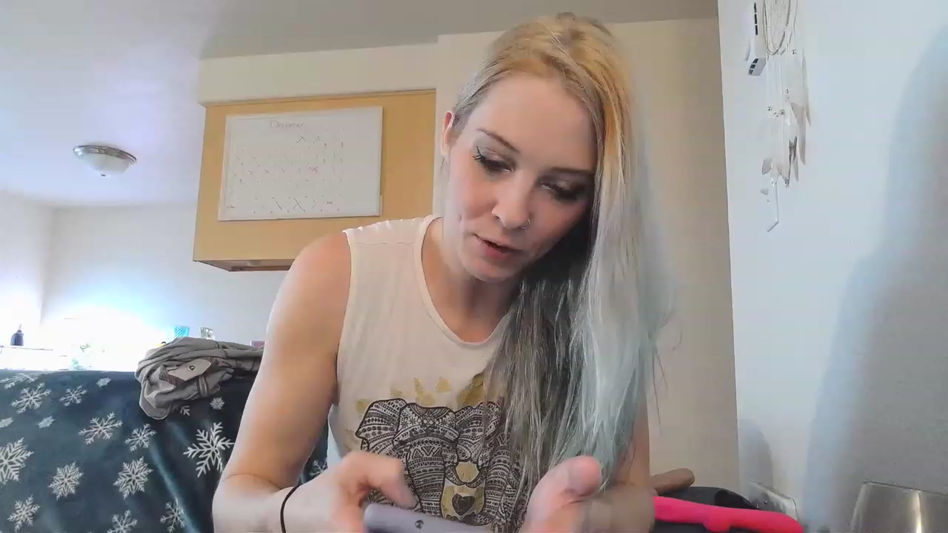 Gallery image thumbnail from Ashlynnelocks's myfreecams stream on, 01/04/2023, 20:55 image 4 of 20