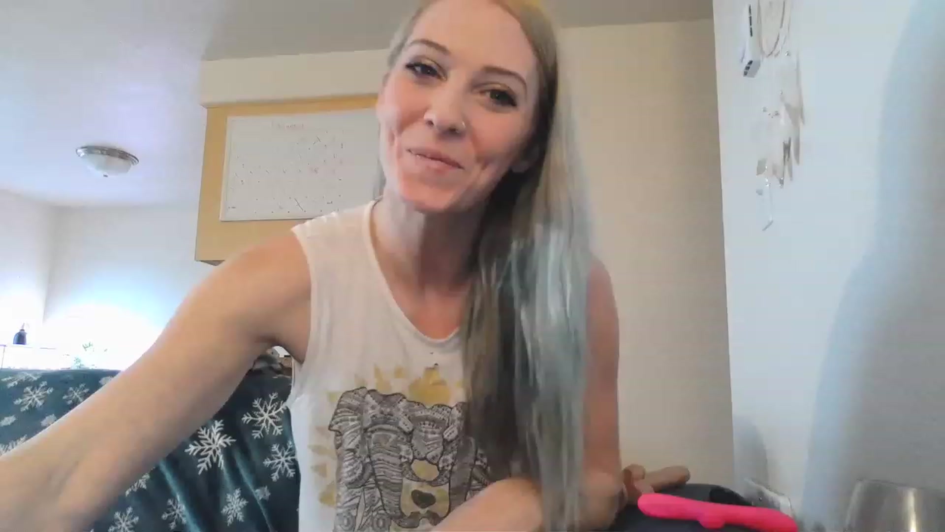Gallery image thumbnail from Ashlynnelocks's myfreecams stream on, 01/04/2023, 20:55 image 5 of 20