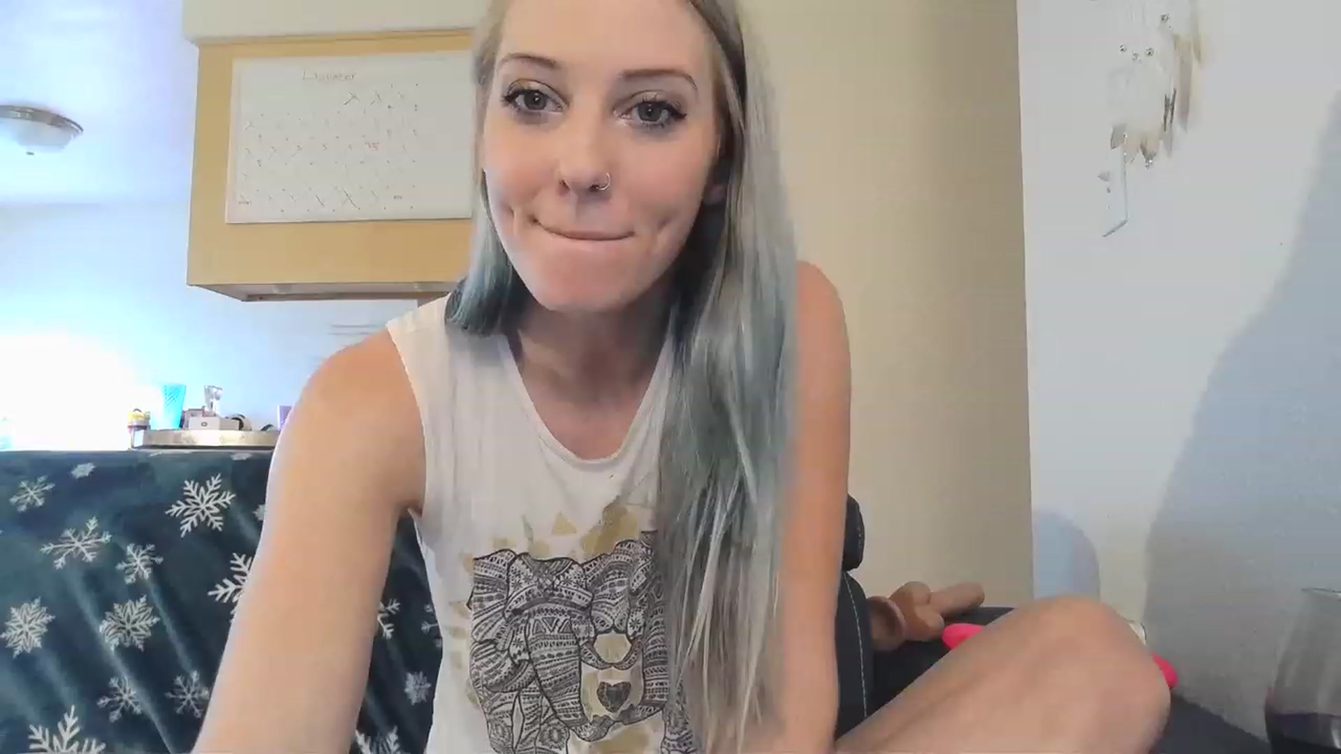 Gallery image thumbnail from Ashlynnelocks's myfreecams stream on, 01/04/2023, 23:09 image 12 of 20
