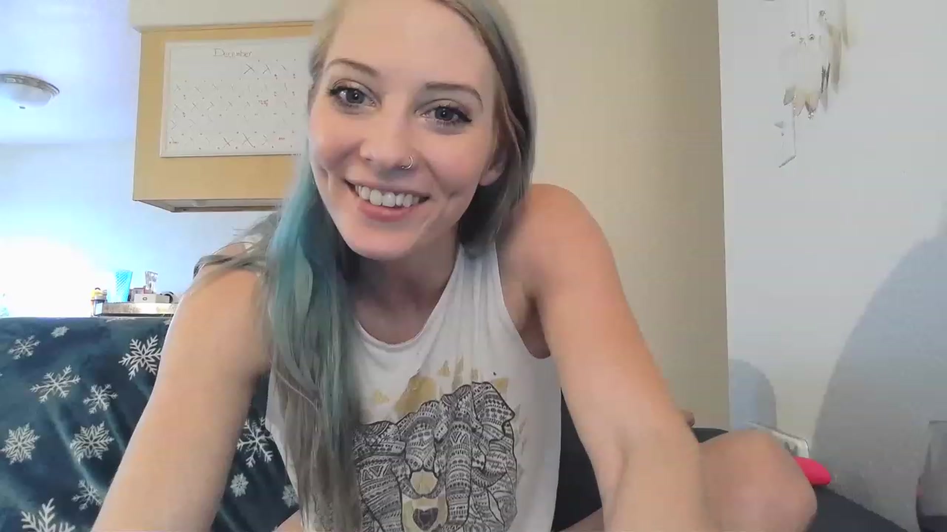 Gallery image thumbnail from Ashlynnelocks's myfreecams stream on, 01/04/2023, 23:09 image 16 of 20