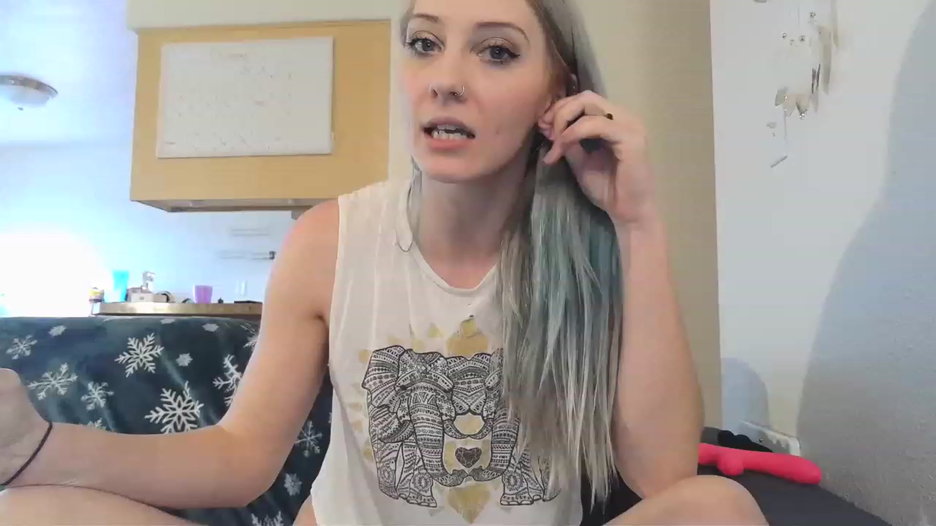 Gallery image thumbnail from Ashlynnelocks's myfreecams stream on, 01/04/2023, 23:09 image 5 of 20
