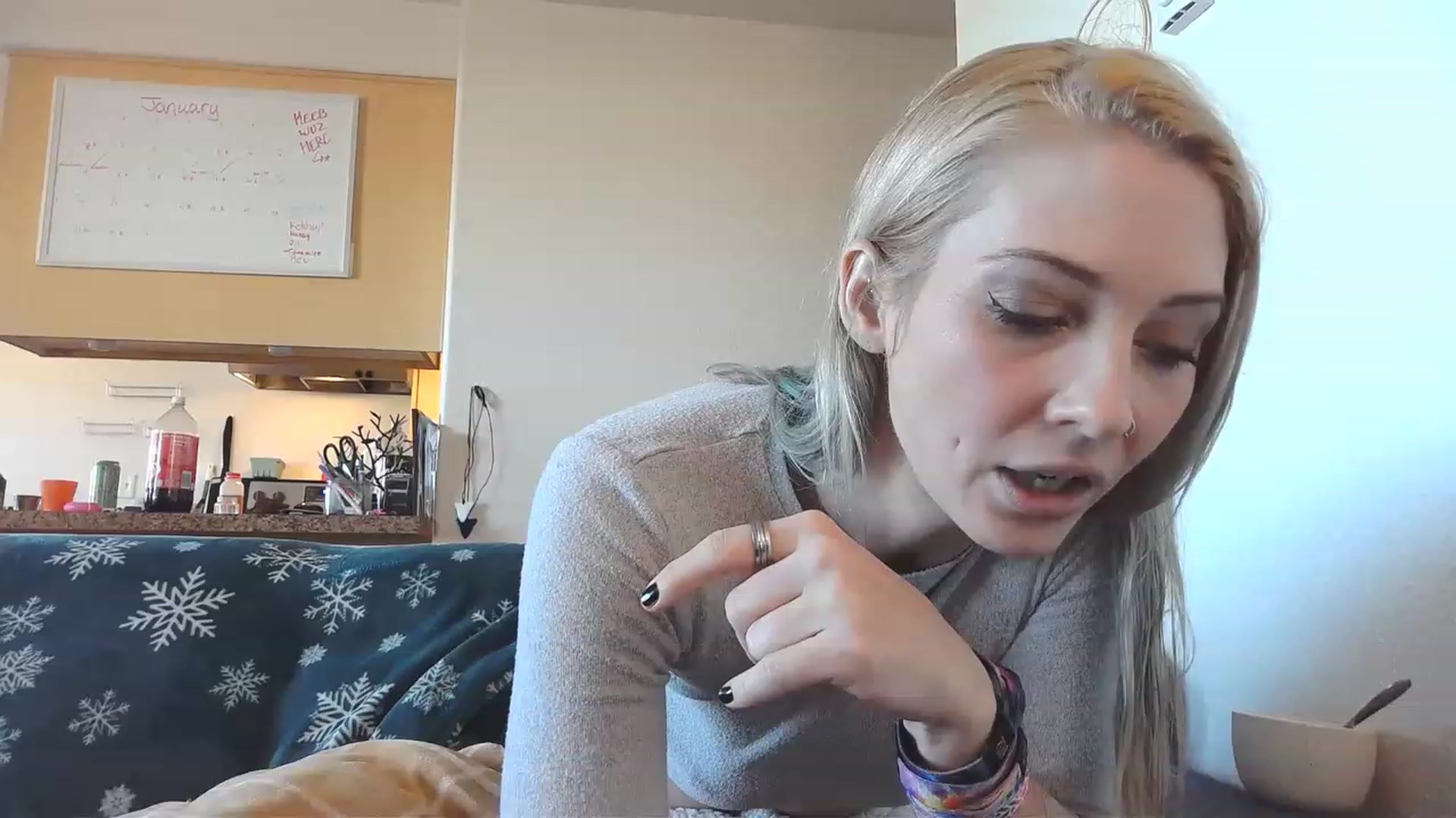Gallery image thumbnail from Ashlynnelocks's myfreecams stream on, 01/17/2023, 22:19 image 4 of 20
