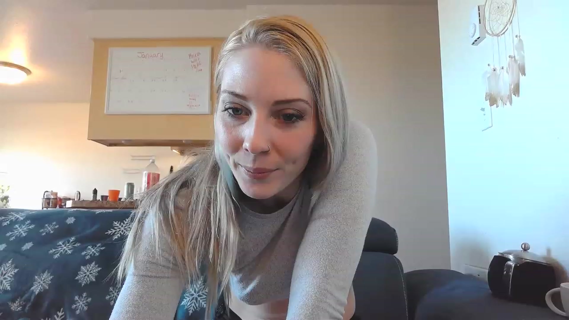 Gallery image thumbnail from Ashlynnelocks's myfreecams stream on, 01/17/2023, 23:03 image 3 of 20