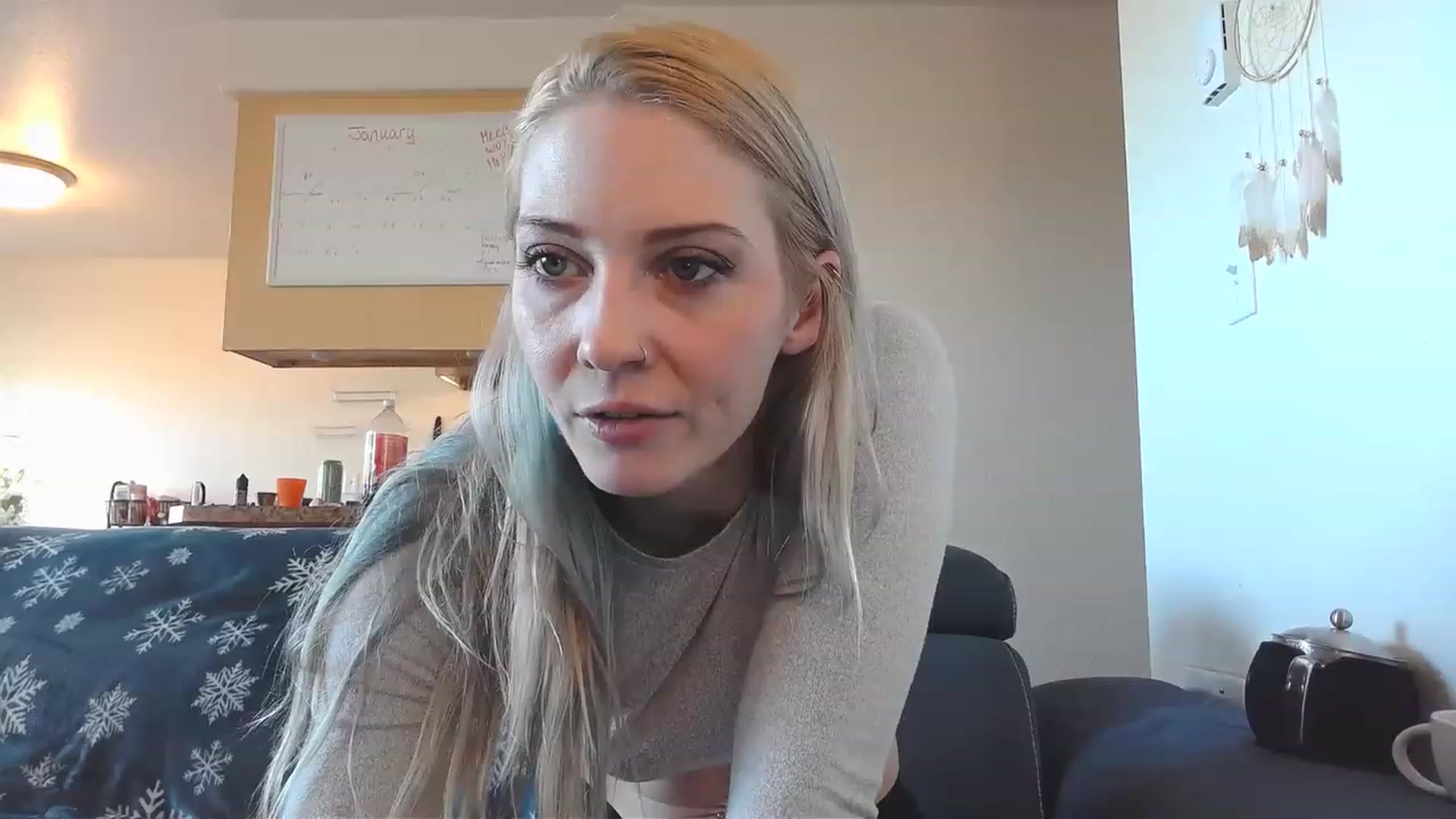 Gallery image thumbnail from Ashlynnelocks's myfreecams stream on, 01/17/2023, 23:03 image 4 of 20